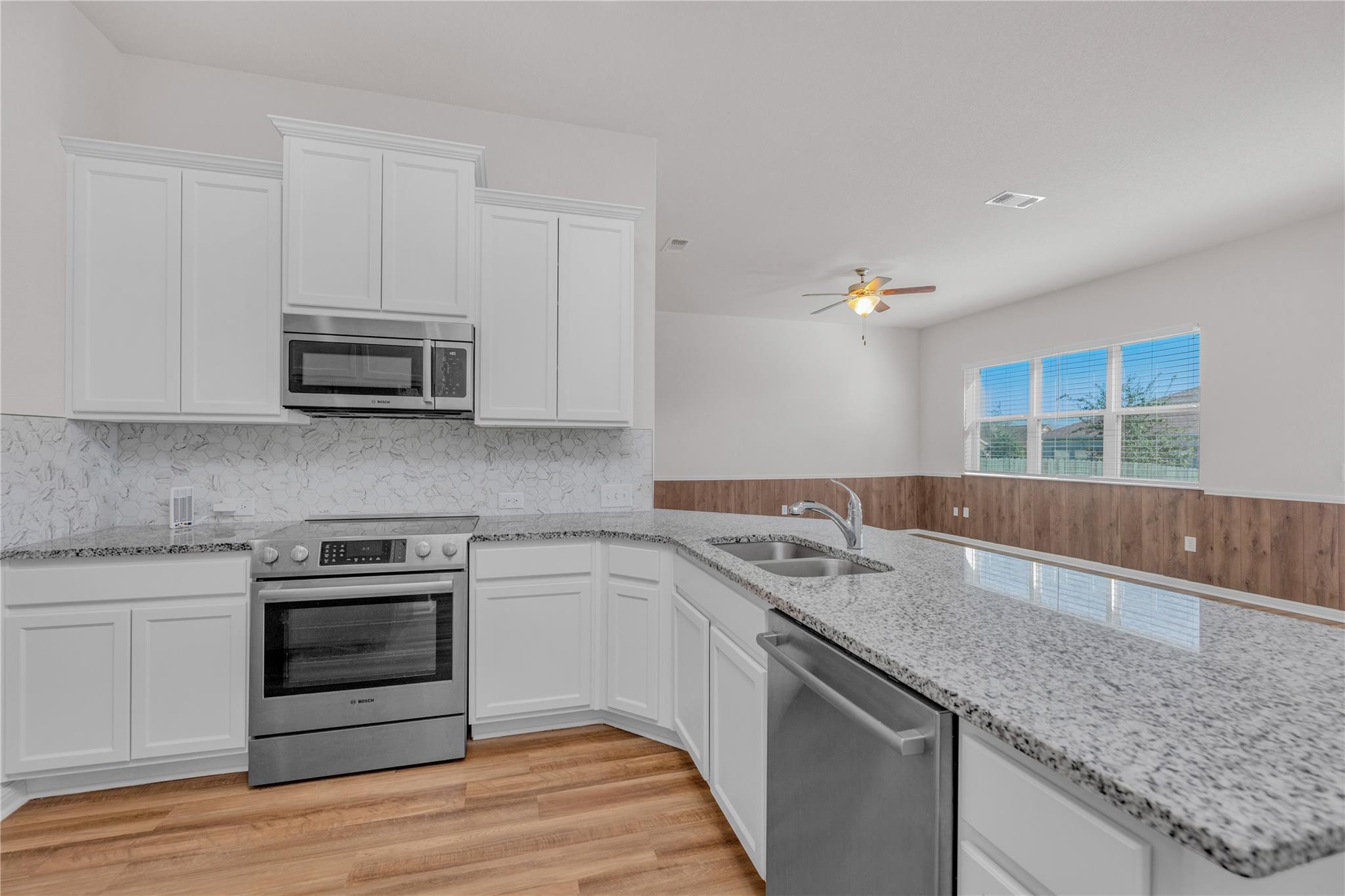 9941 Comely Bnd Property Photo 7