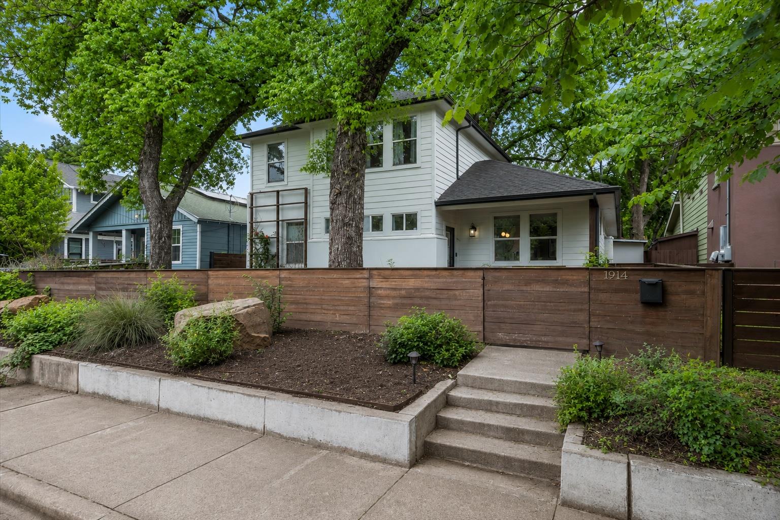 1914 Garden St Property Photo 2