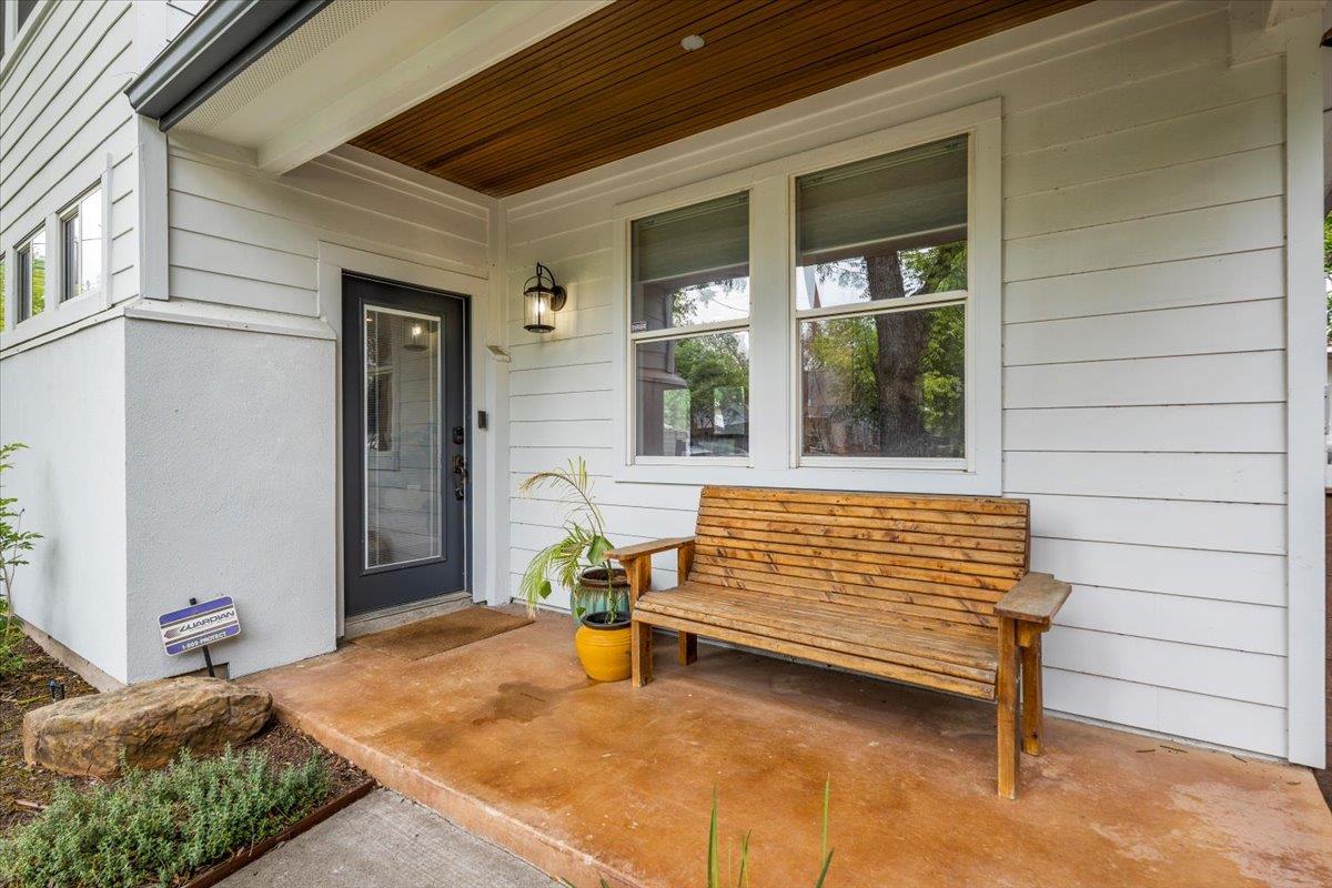 1914 Garden St Property Photo 3