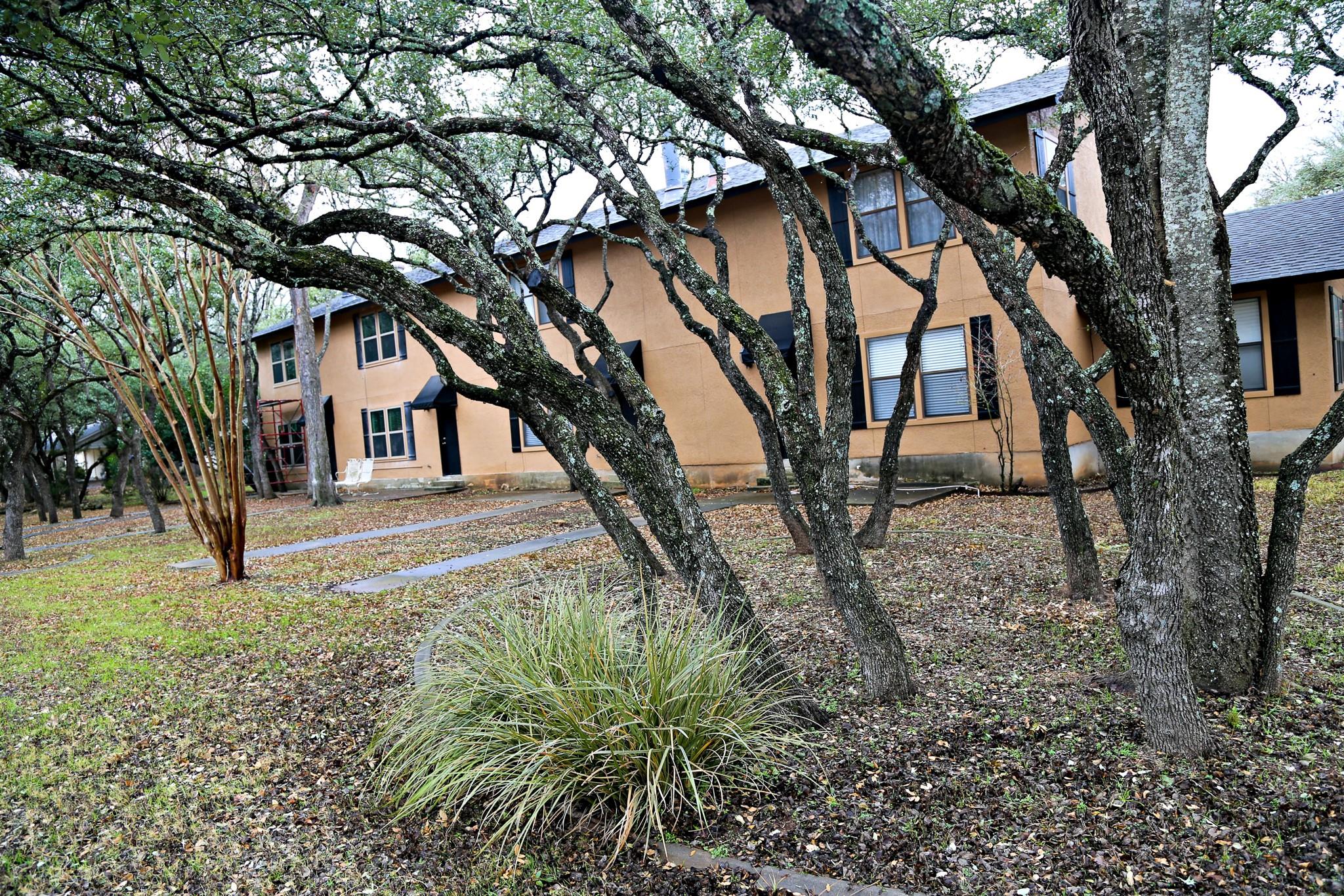 2 Deerfield Dr B Property Photo