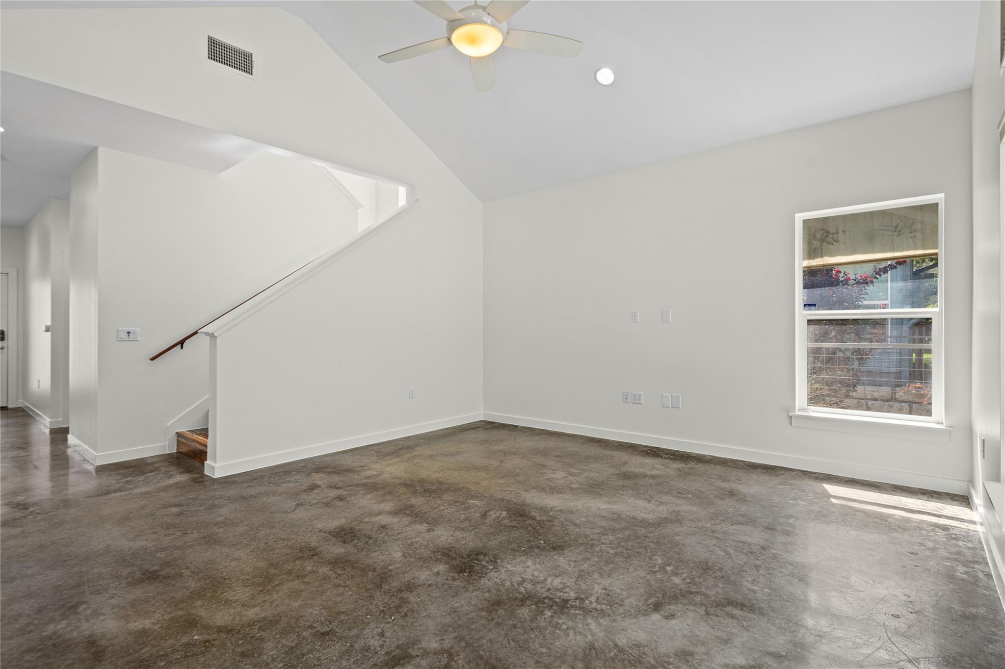 301 W Stassney Ln #34 Property Photo 19