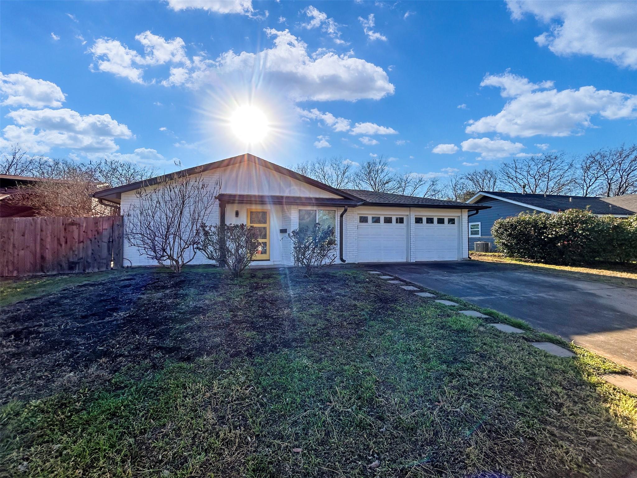 1003 Emerald Wood Dr Property Photo