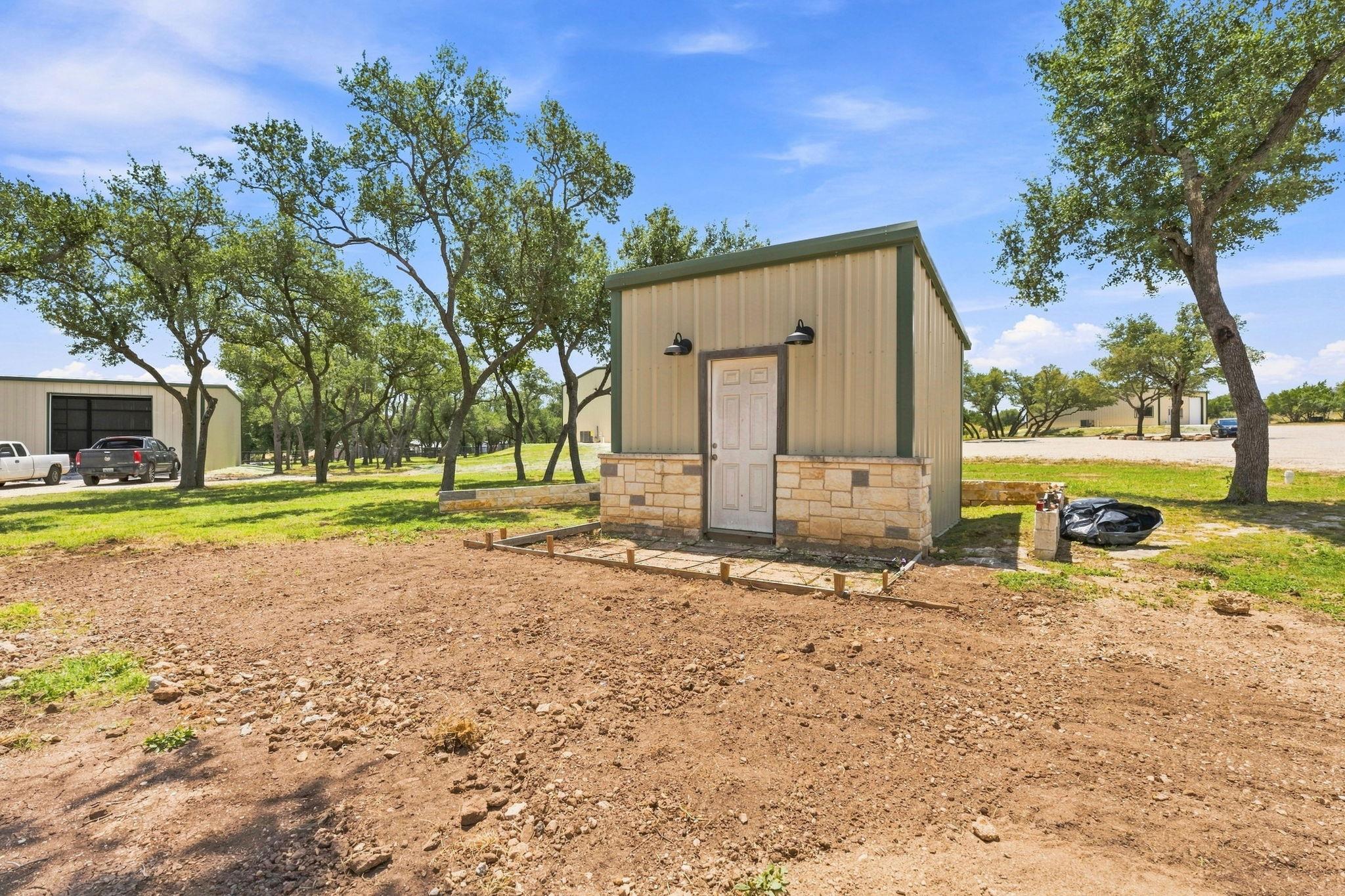 7748 E Us Highway 290 None #5 Property Photo 18