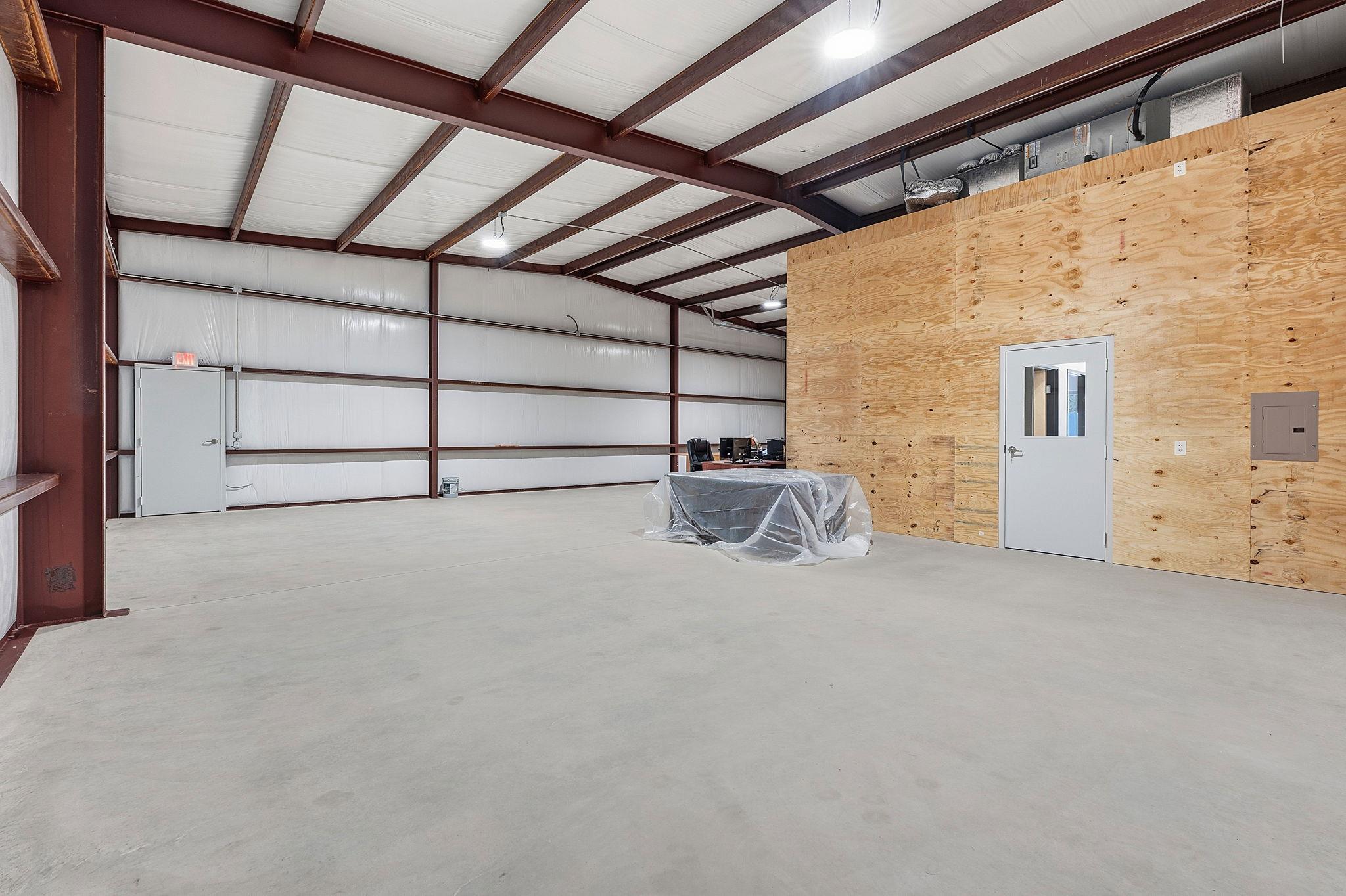 7748 E Us Highway 290 None #5 Property Photo 24