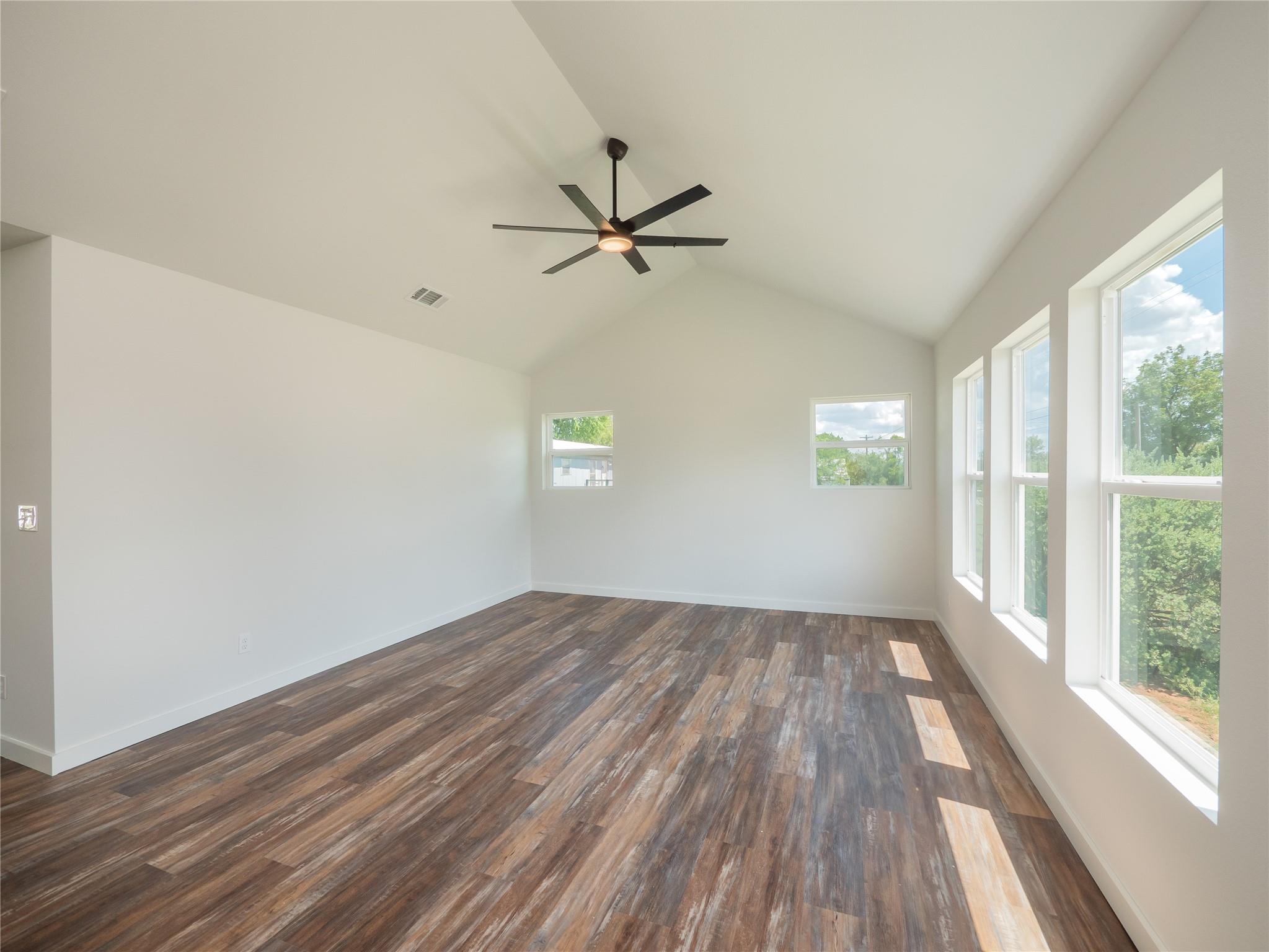 109 Elizabeth Dr Property Photo 5