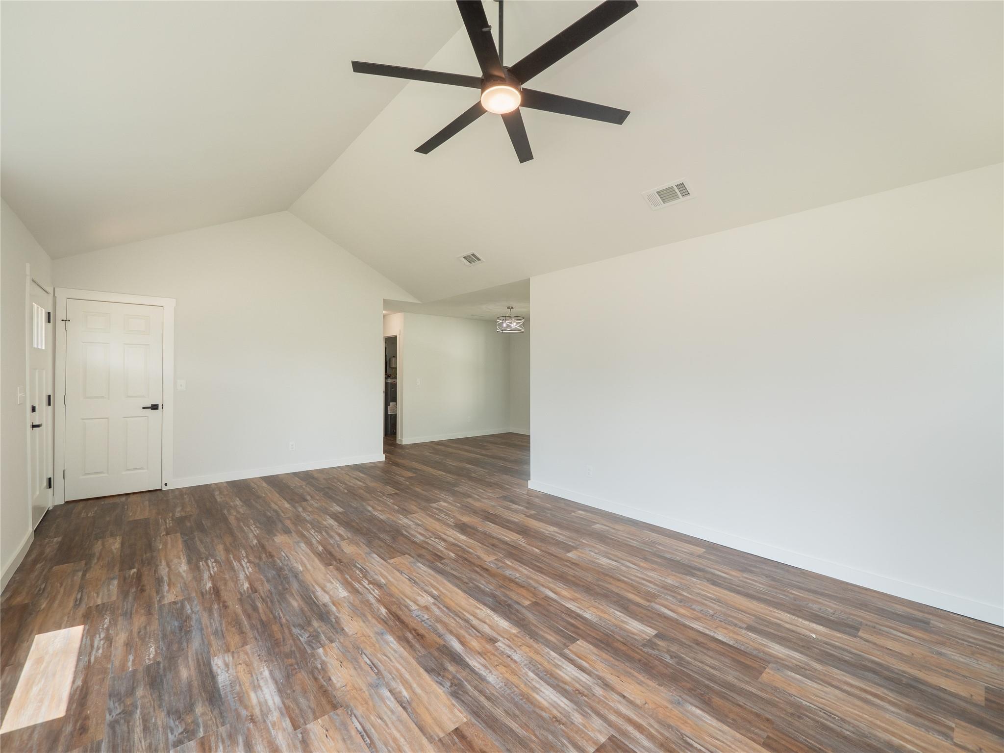 109 Elizabeth Dr Property Photo 6