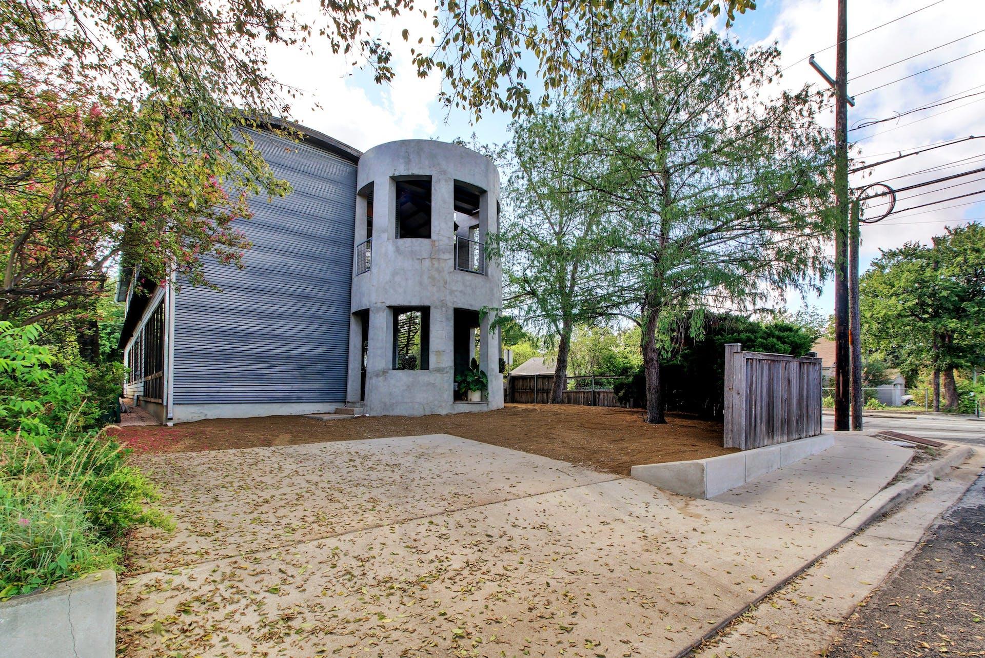 1308 W North Loop Blvd W #b Property Photo 2