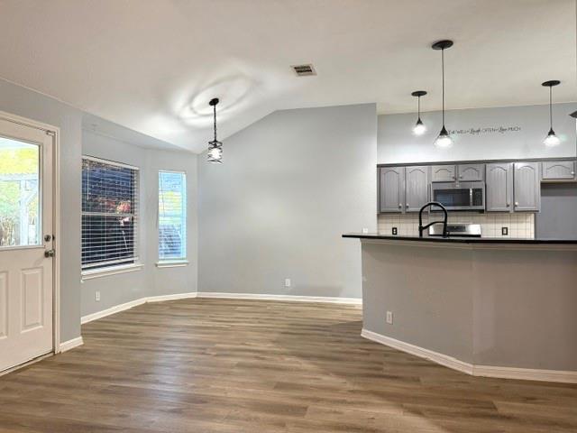 210 Fistral Dr Property Photo 4