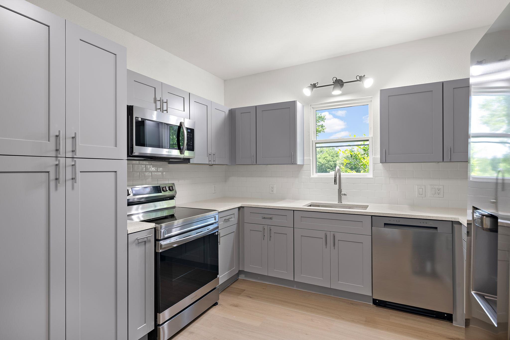 1301 Sloan St Property Photo 1