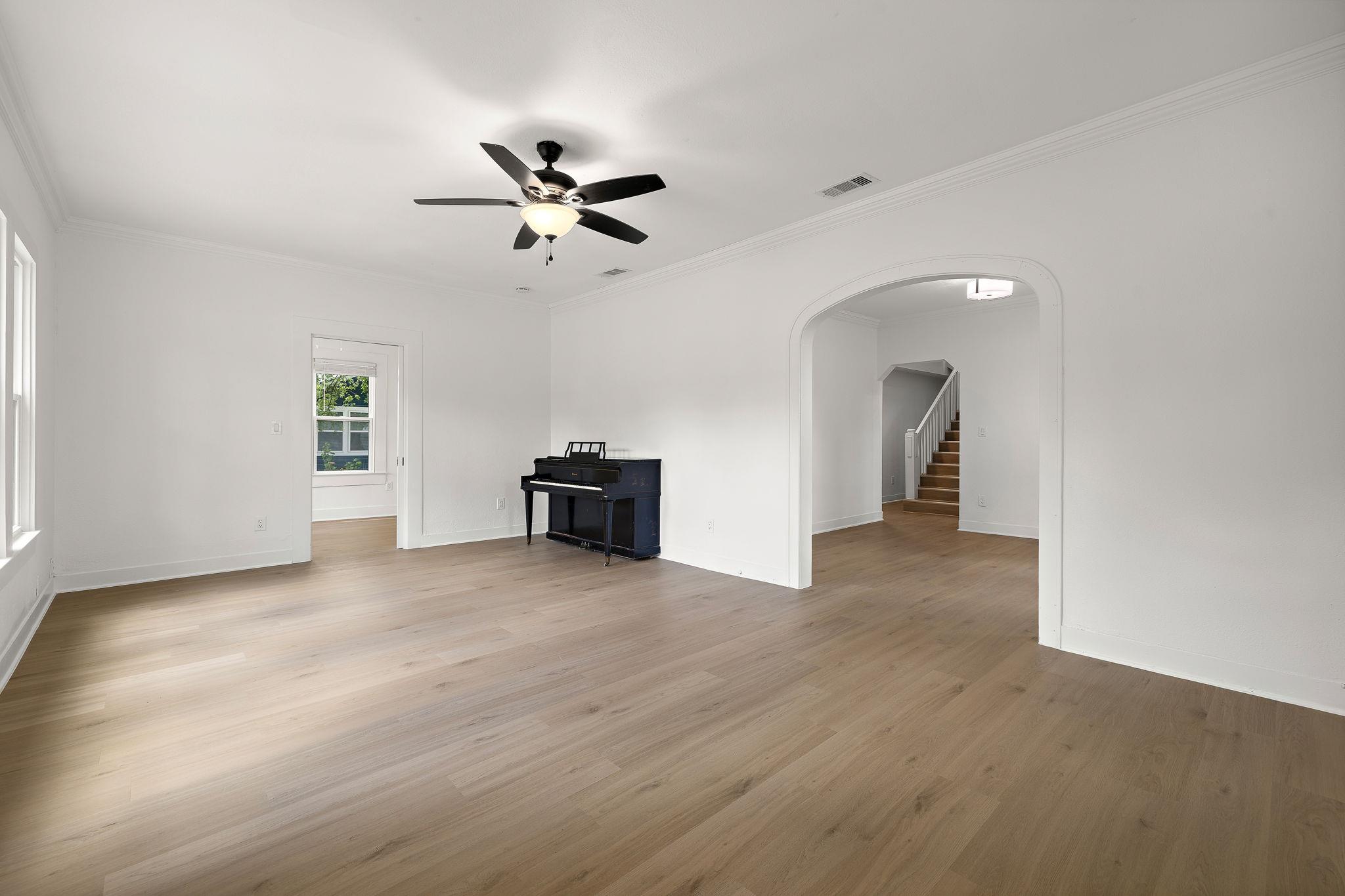 1301 Sloan St Property Photo 2