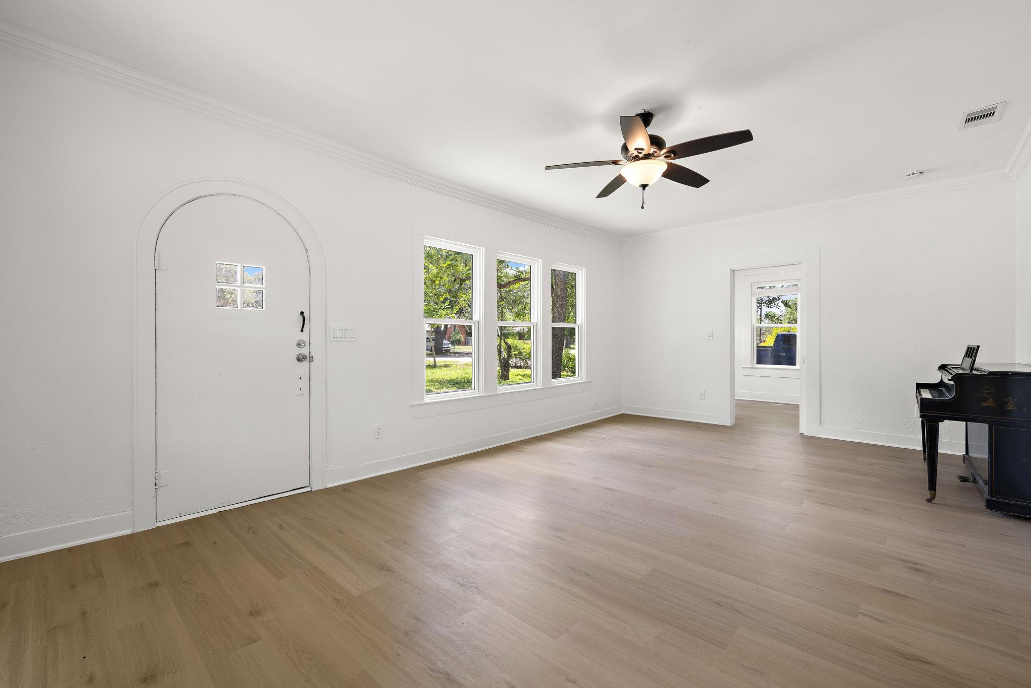 1301 Sloan St Property Photo 3