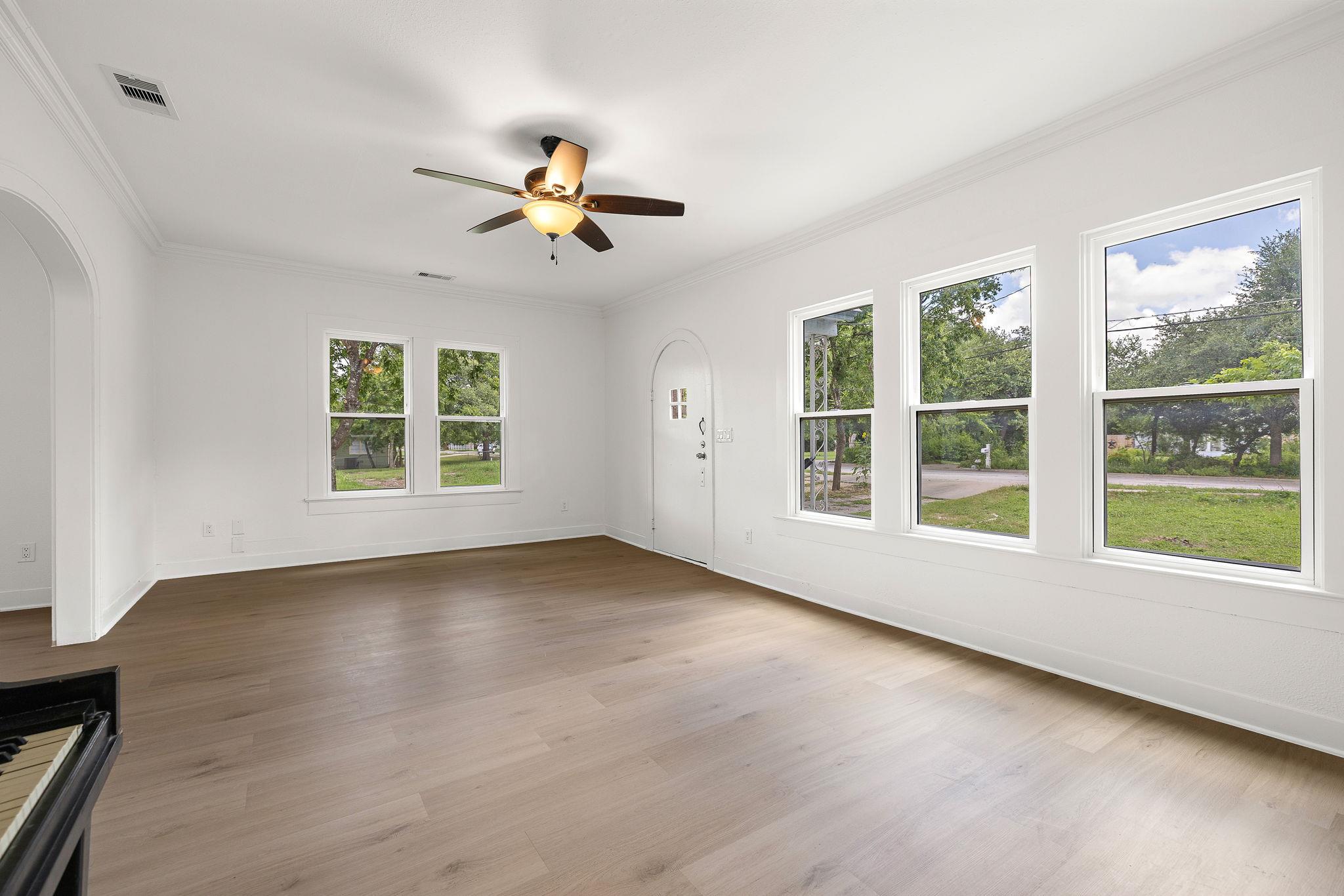 1301 Sloan St Property Photo 5
