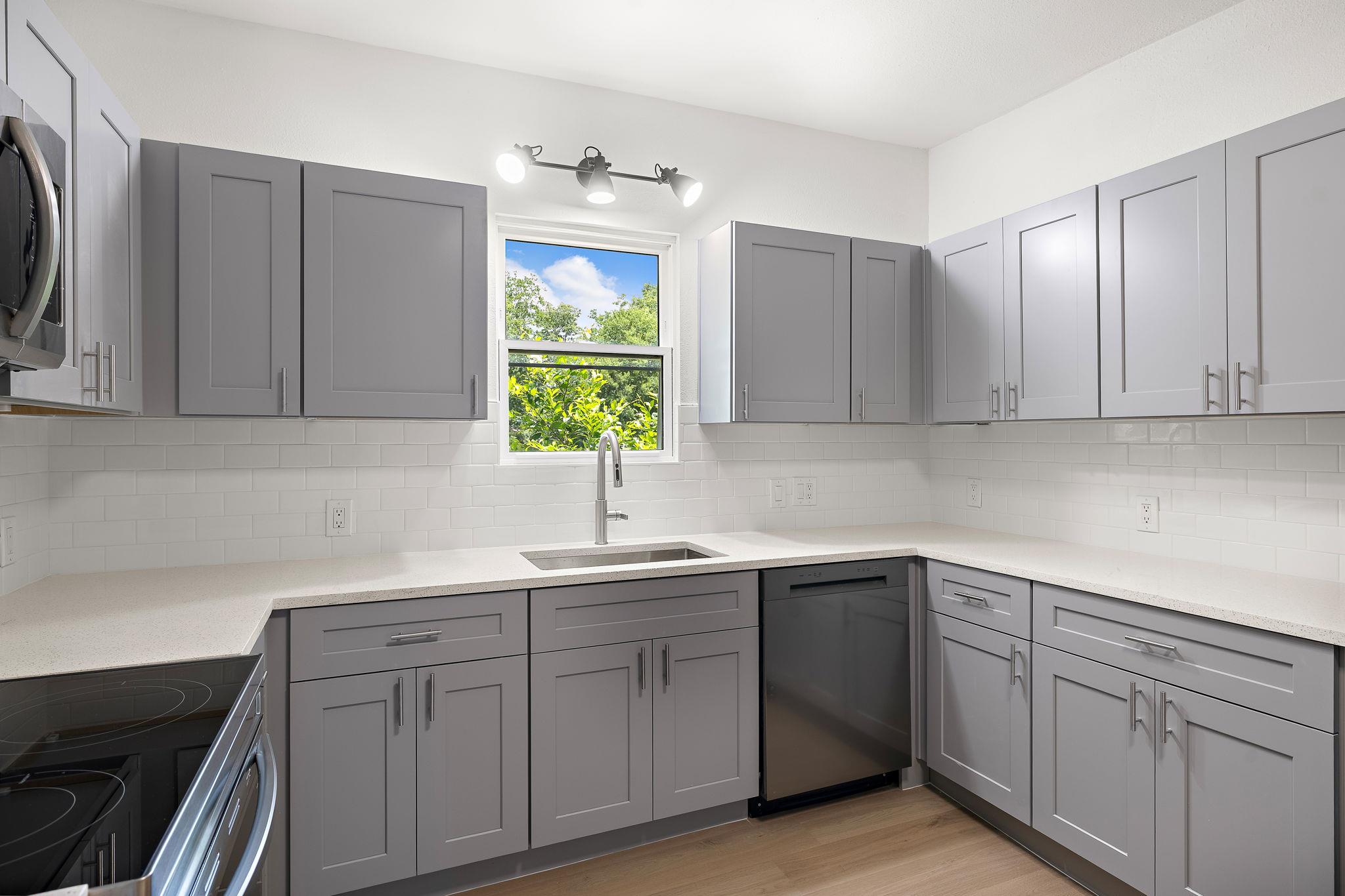 1301 Sloan St Property Photo 12