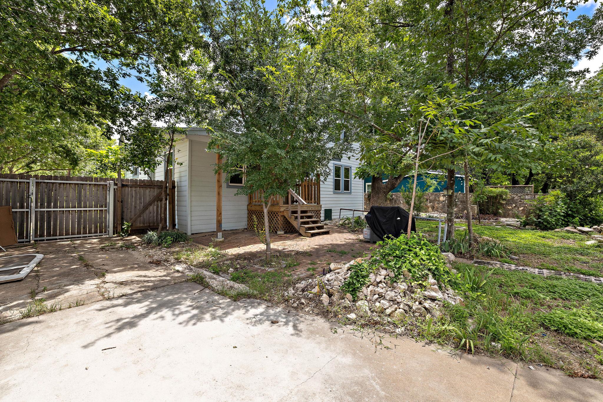 1301 Sloan St Property Photo 25