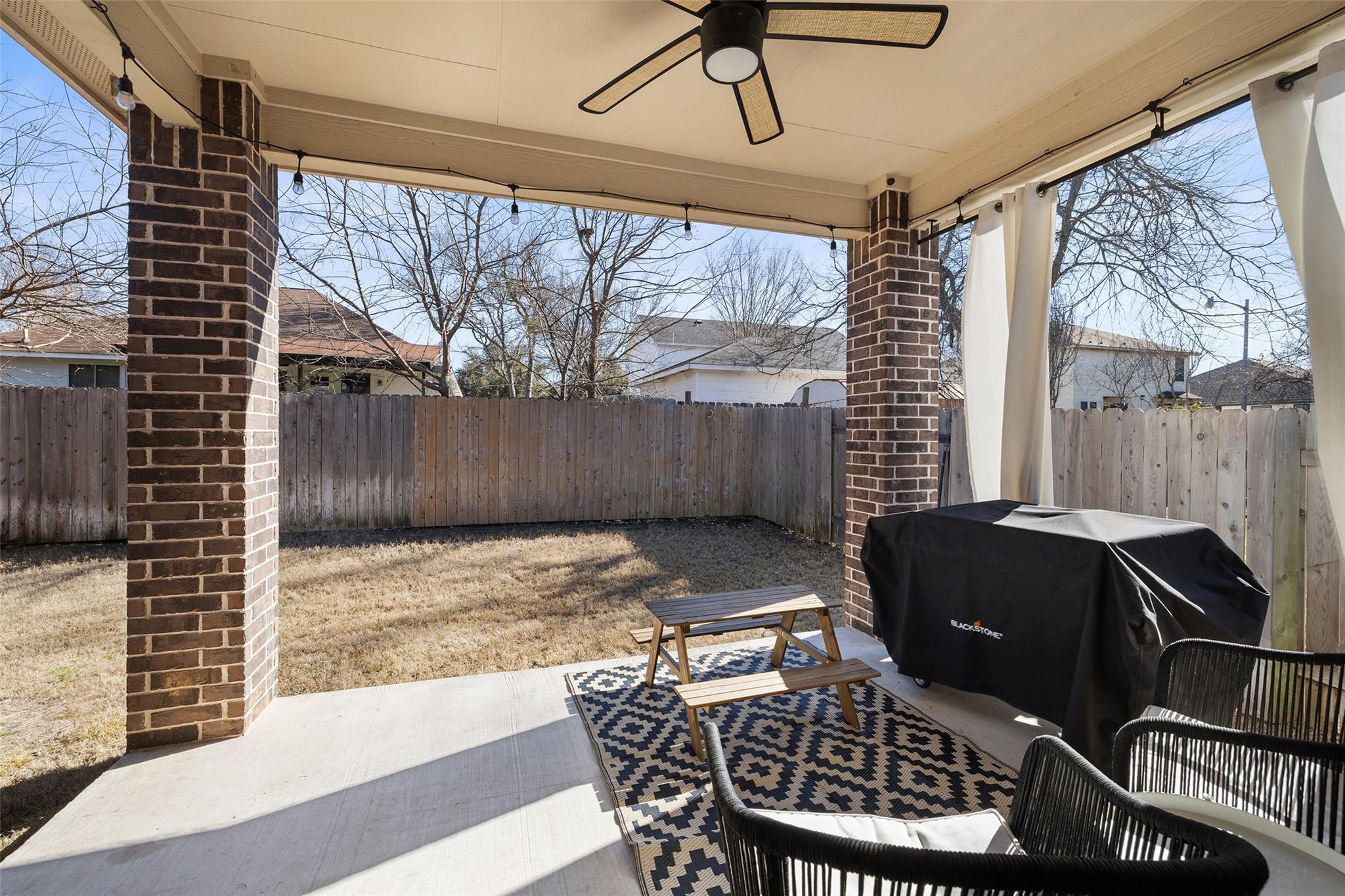 1633 Uhland Dr Property Photo 27