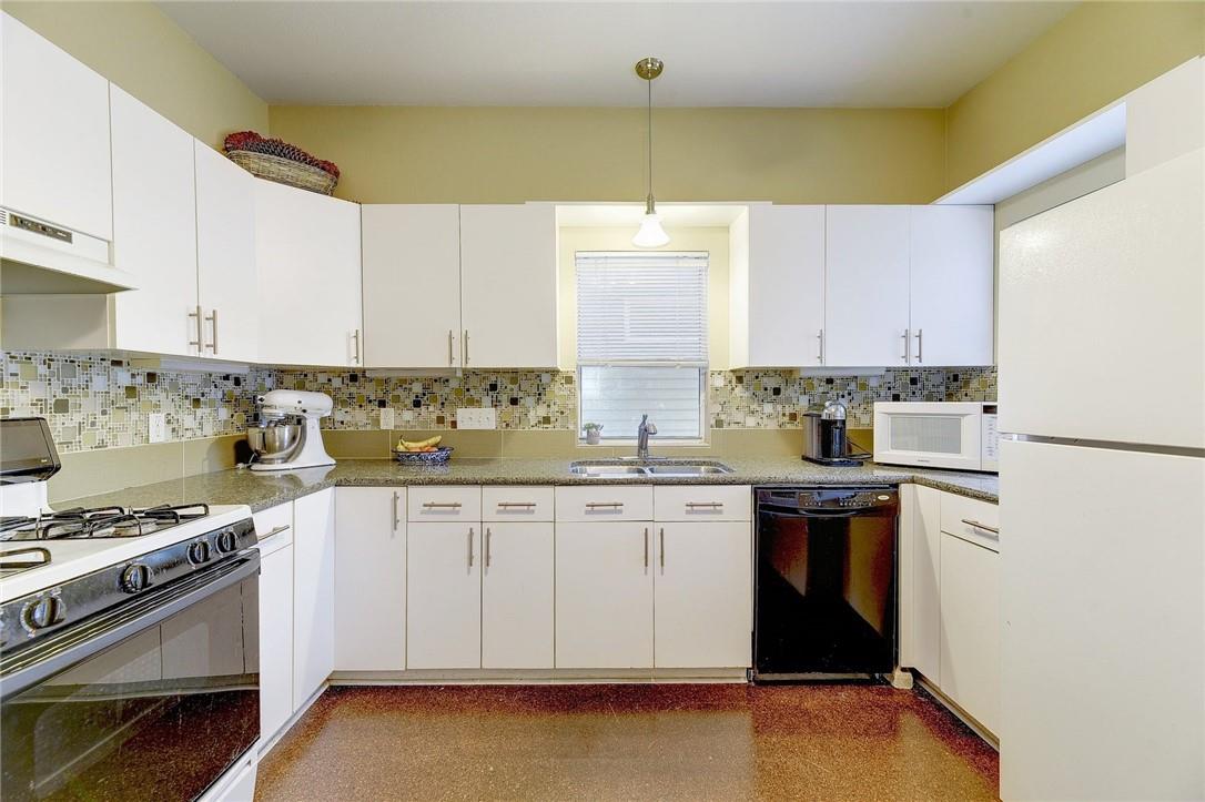 604 Fletcher St Property Photo 6