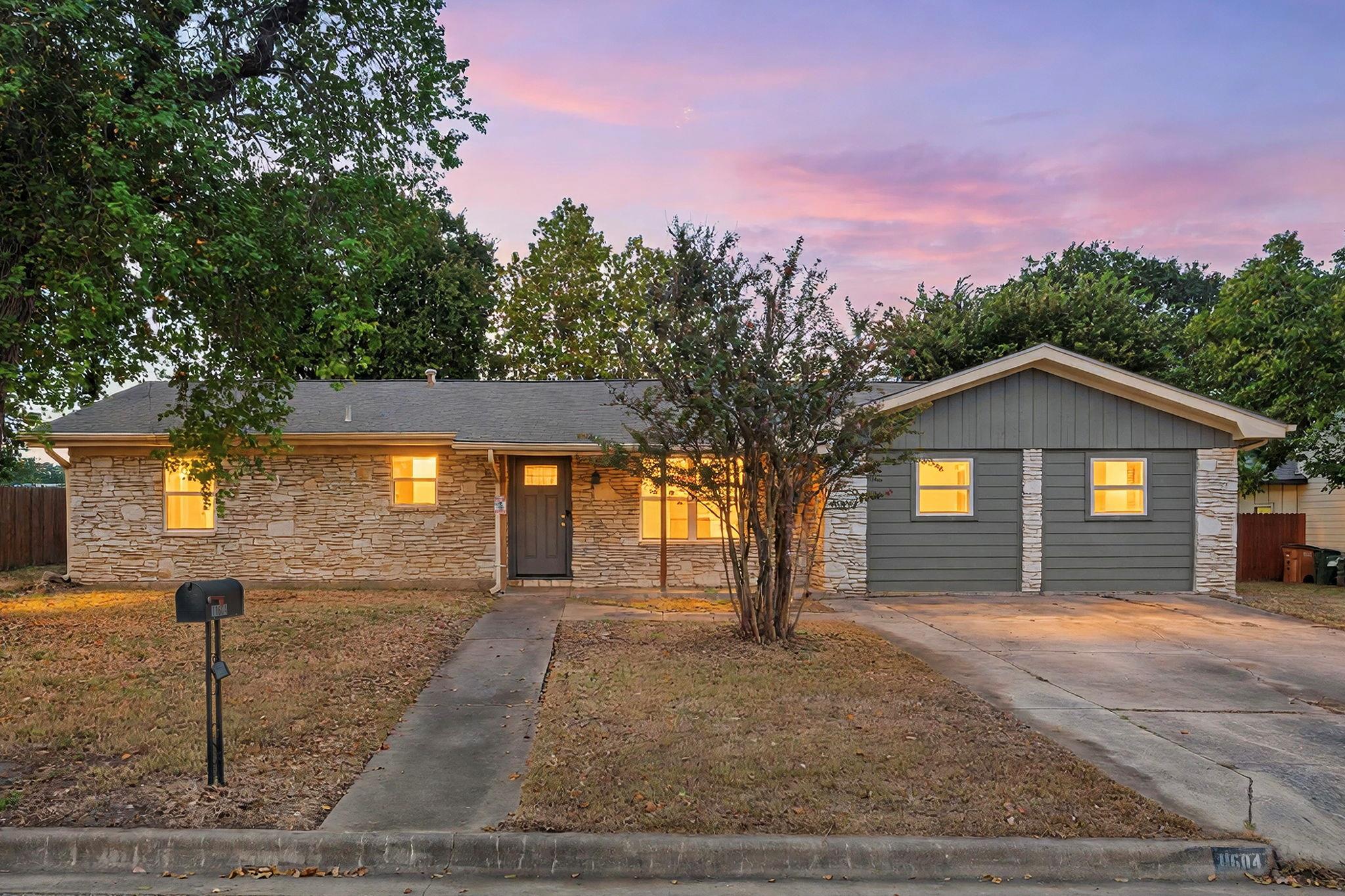 11604 N Oaks Dr Property Photo 1