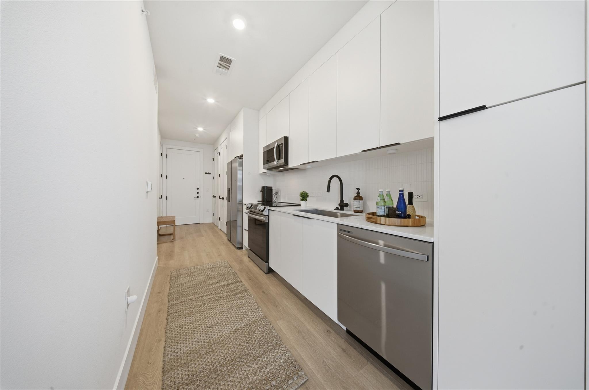 1701 Simond Ave #615 Property Photo 8