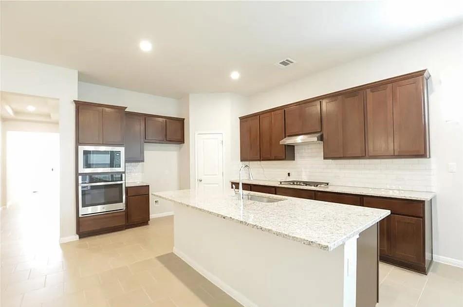 135 Horseshoe Cv Property Photo 1