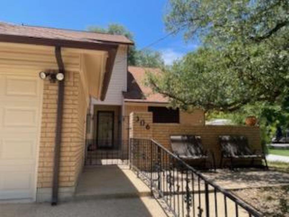 306 S Arnold St Property Photo