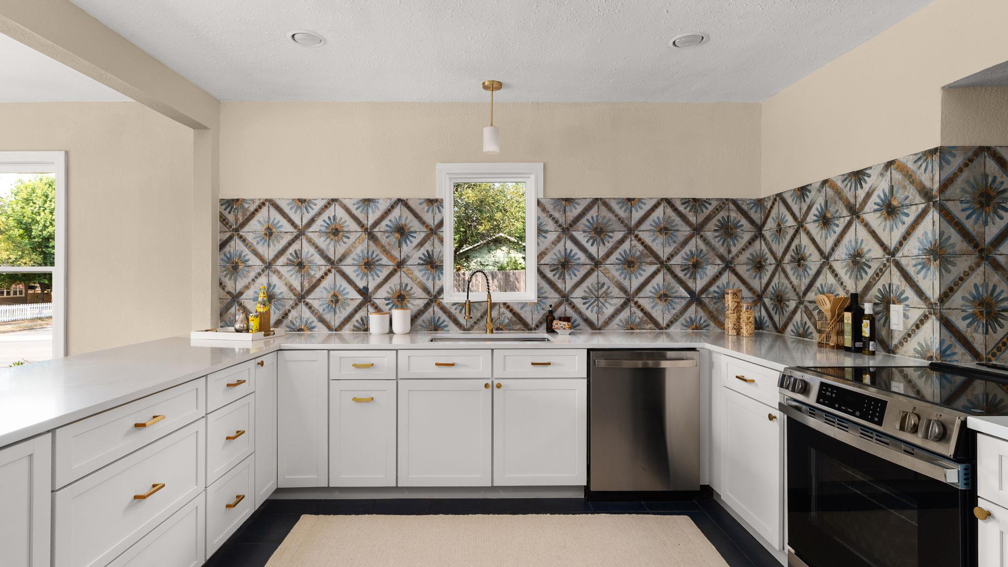 5807 Woodview Ave Property Photo 7