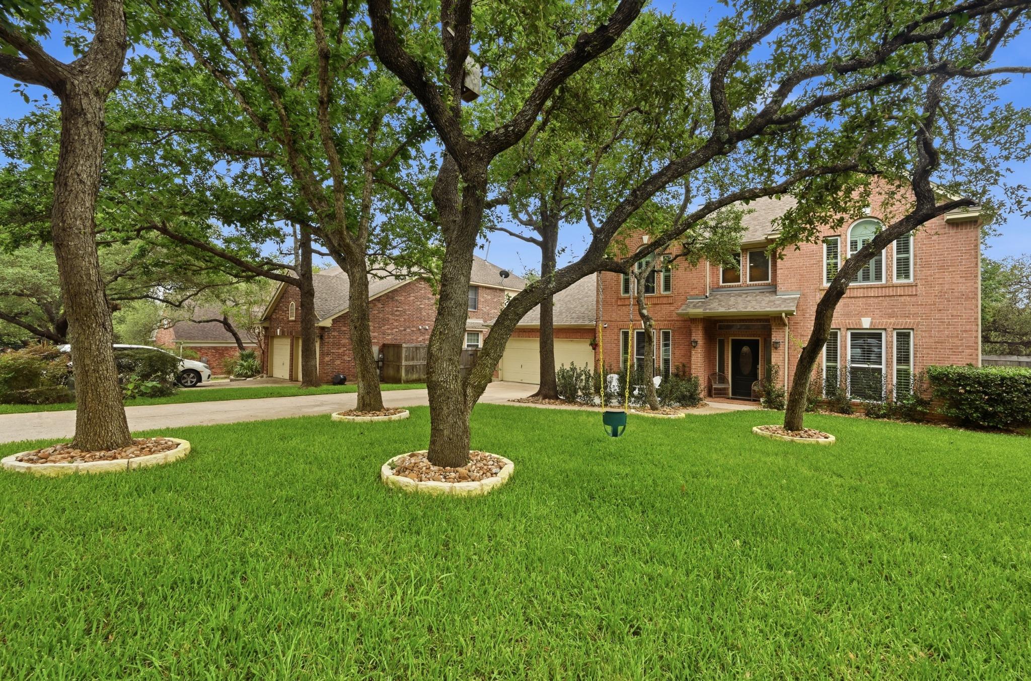 11222 Tracton Ln Property Photo 3