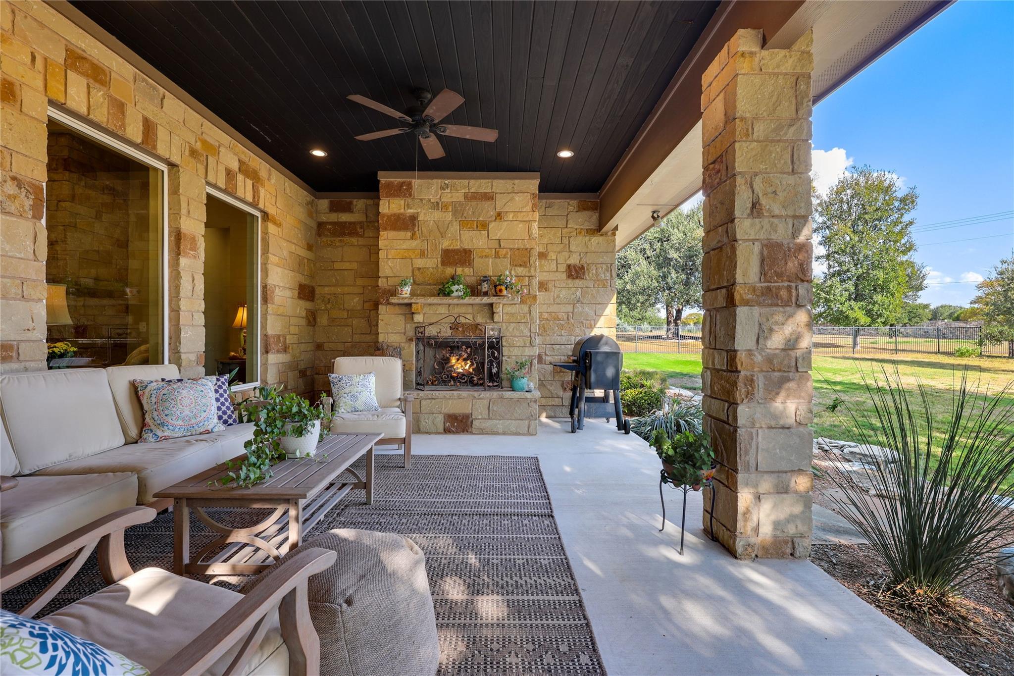 304 Aldea Cv Property Photo 4