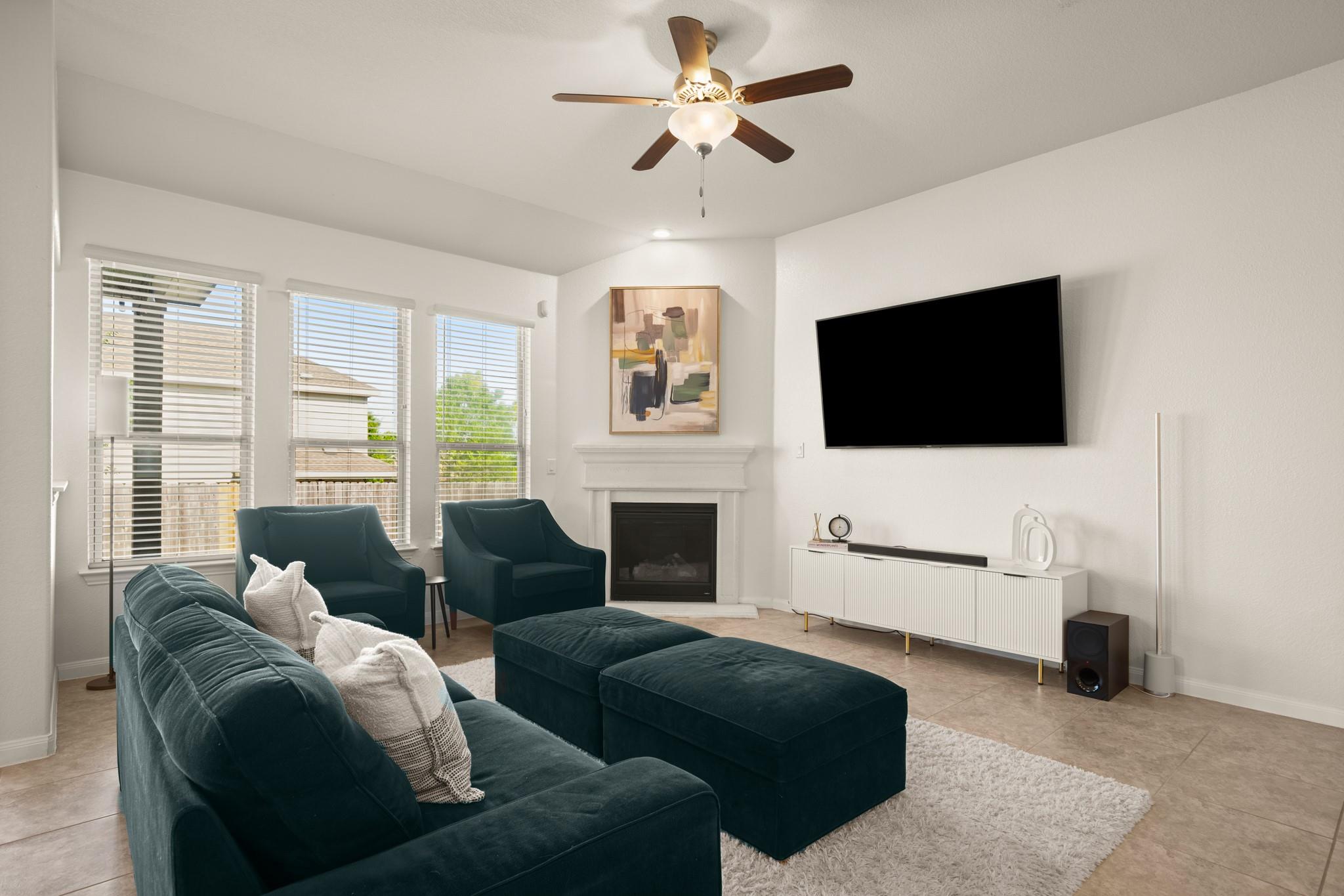12200 Chalco St Property Photo 4