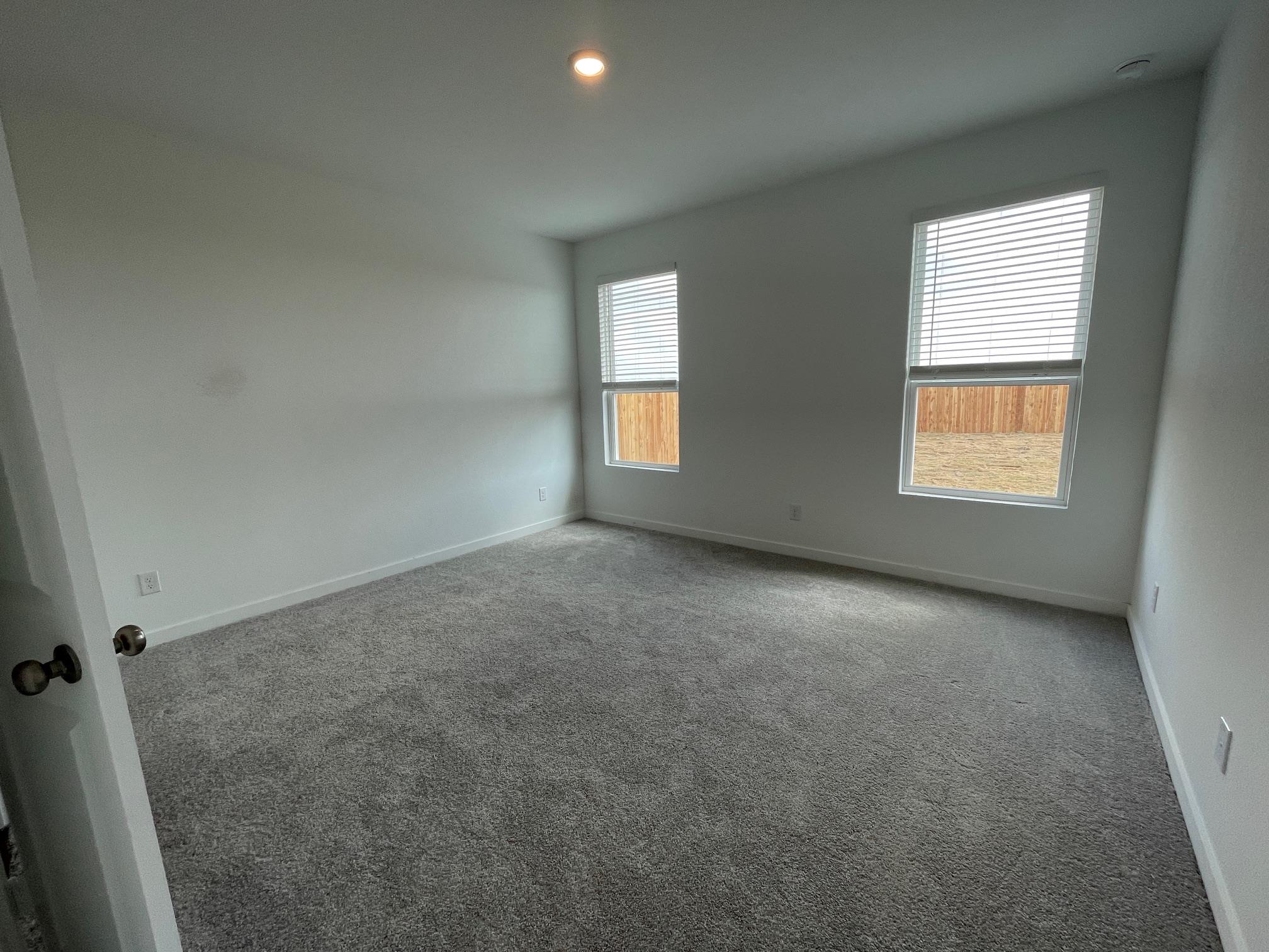 193 Seabreeze St Property Photo 4