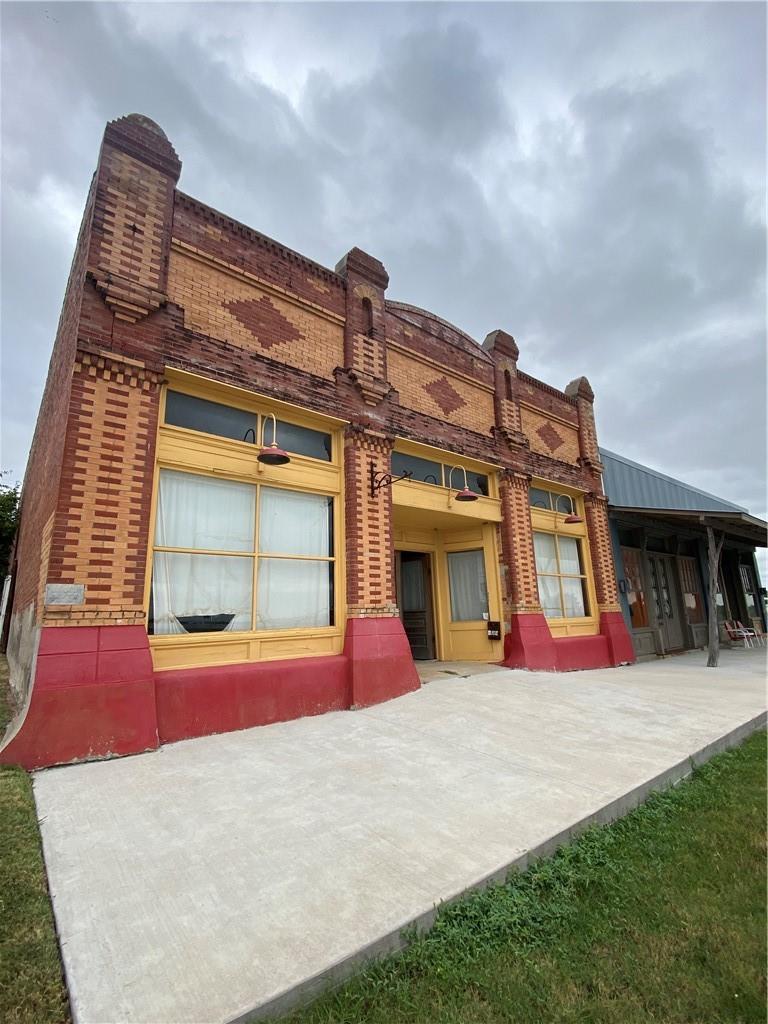 202 N Commerce St Property Photo 2