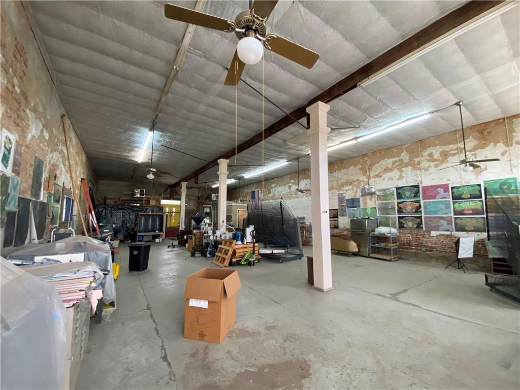 202 N Commerce St Property Photo 9