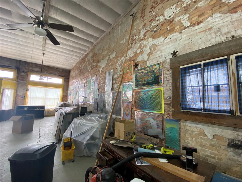 202 N Commerce St Property Photo 15