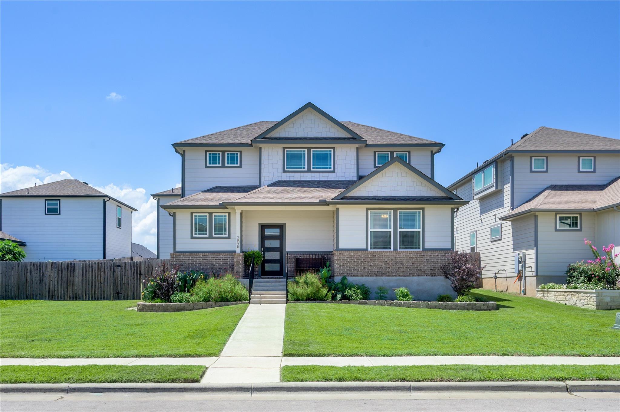 208 Garner Dr Property Photo 2