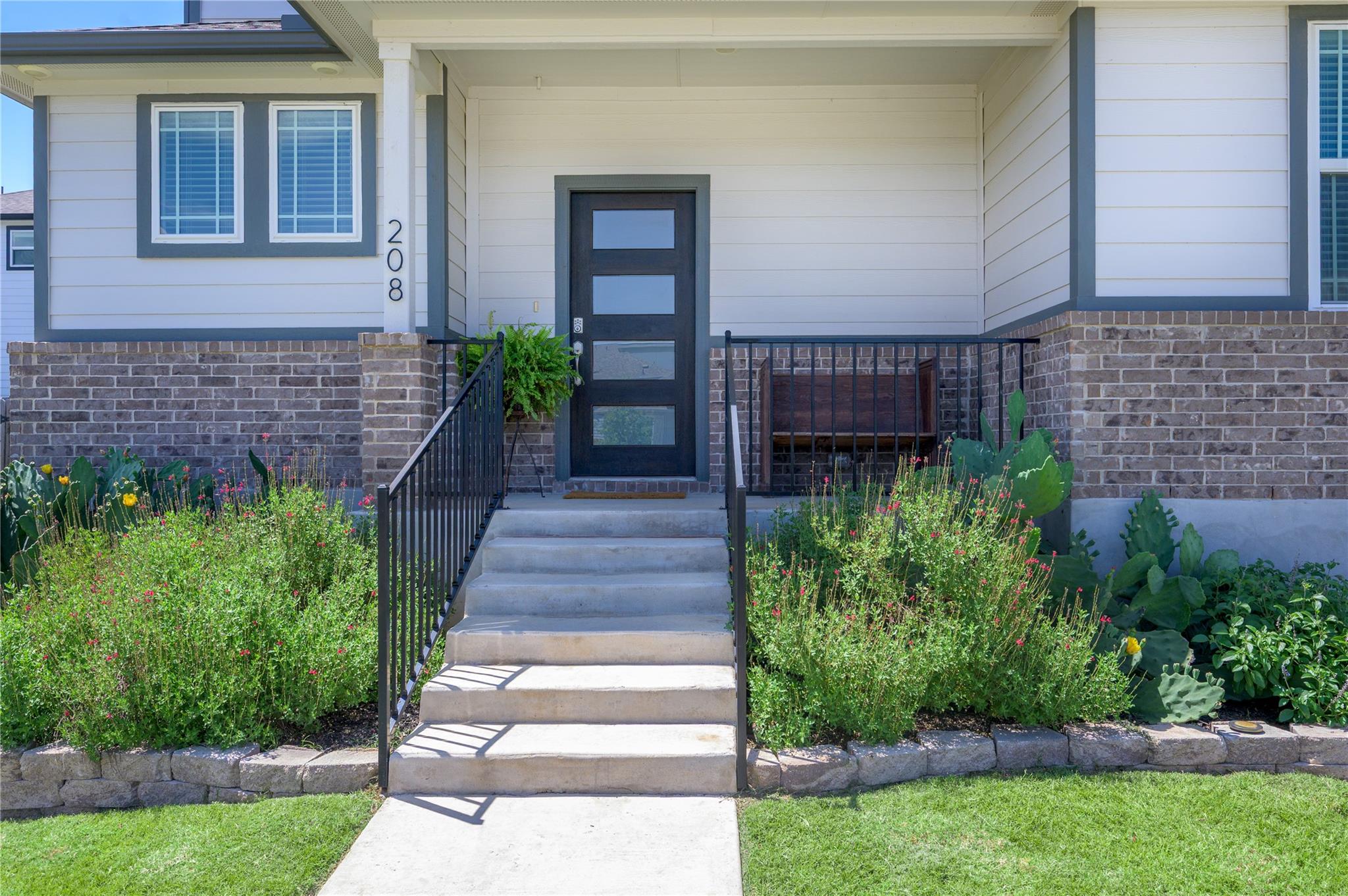 208 Garner Dr Property Photo 3