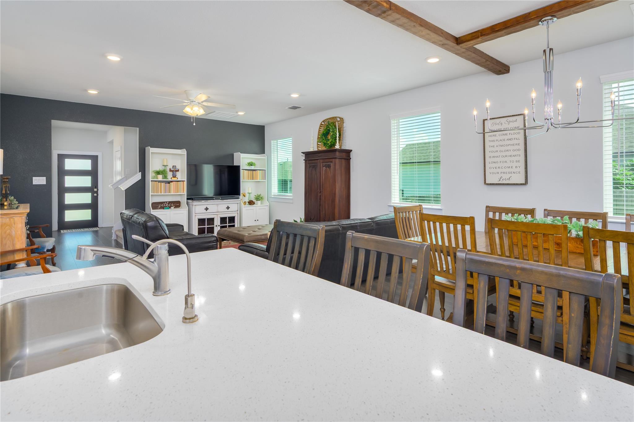 208 Garner Dr Property Photo 6