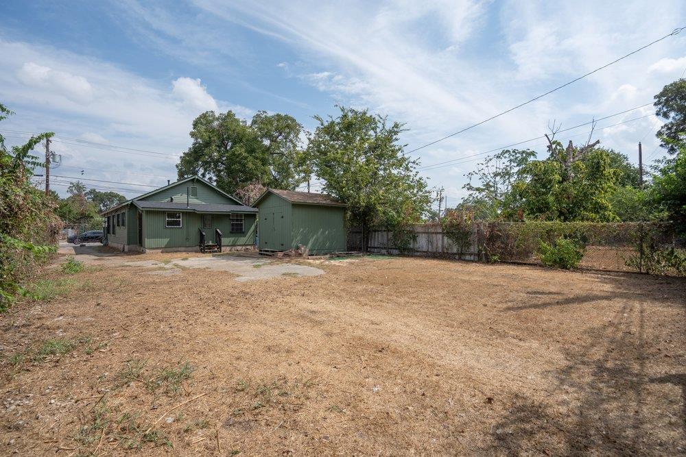 2703 E Cesar Chavez St Property Photo 9