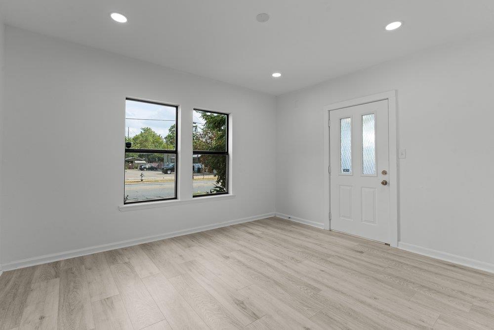 2703 E Cesar Chavez St Property Photo 16
