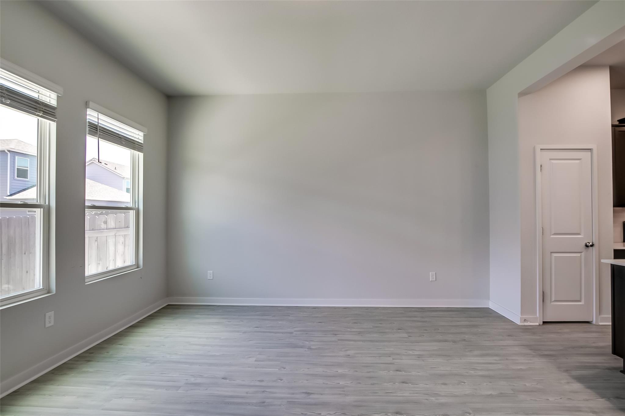 15107 Forum Ave Property Photo 11