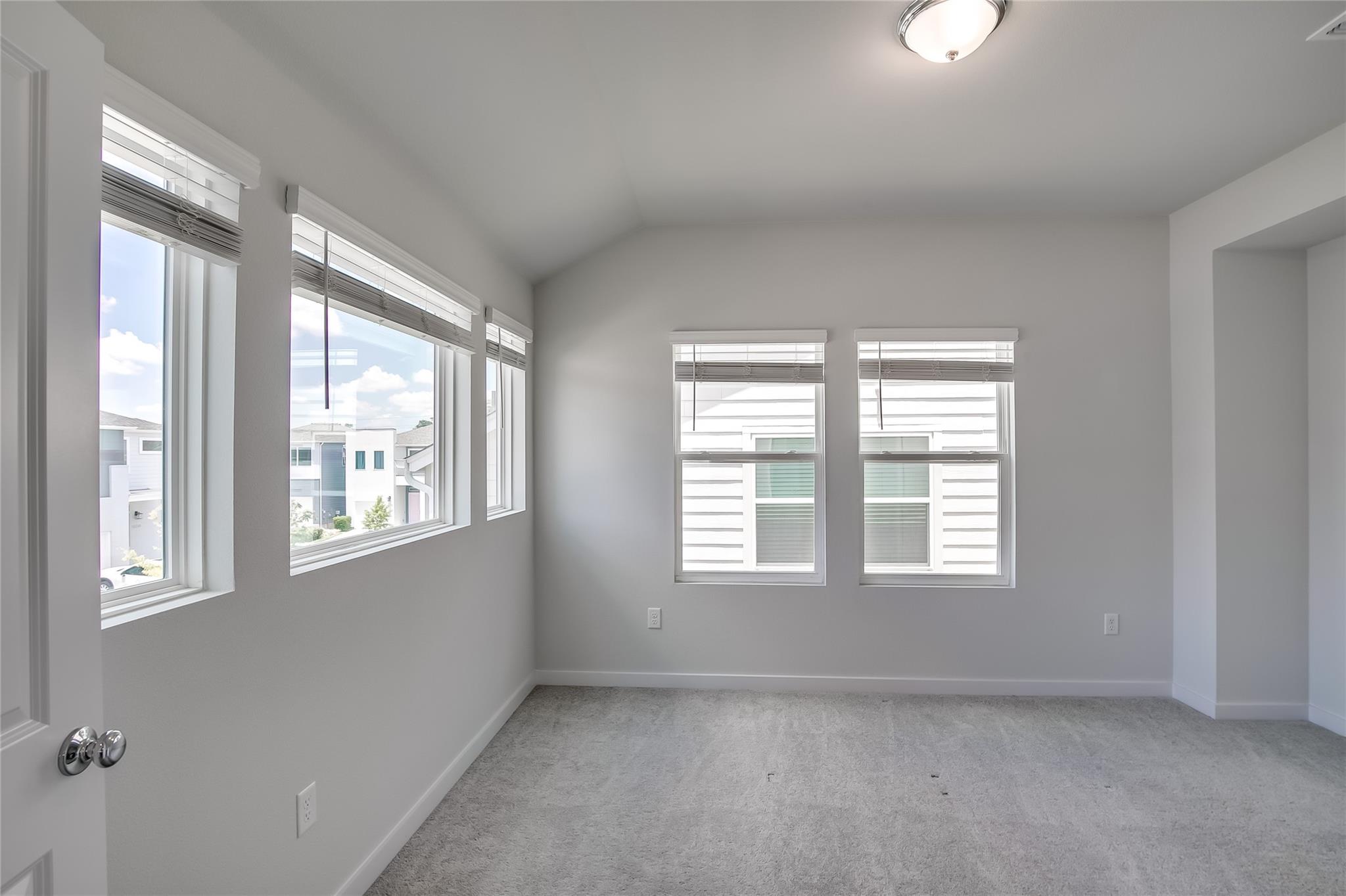 15107 Forum Ave Property Photo 12