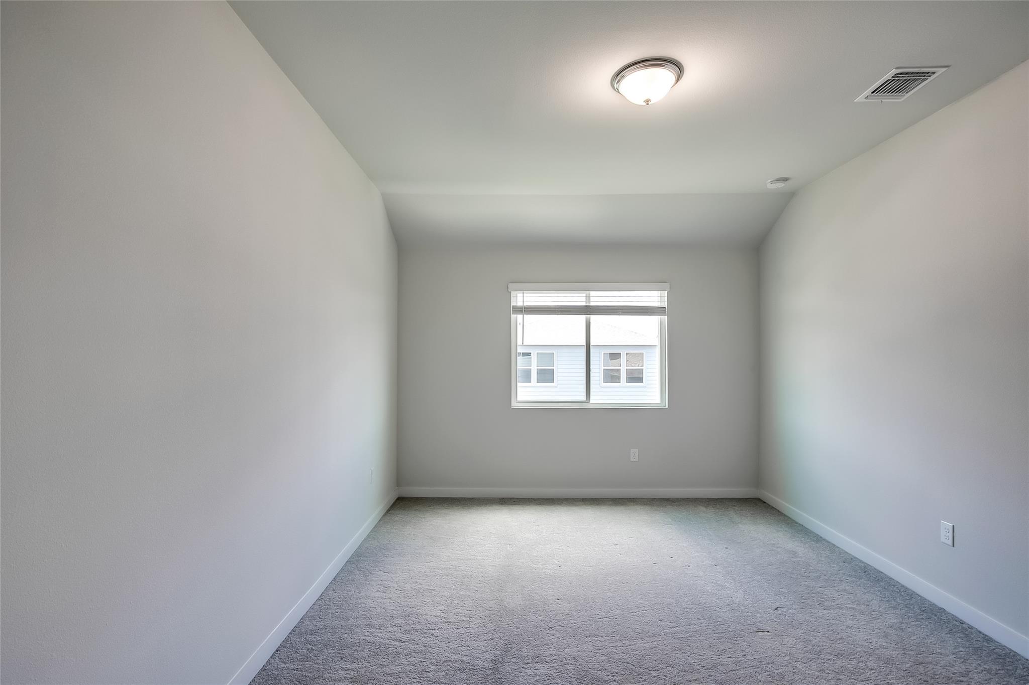 15107 Forum Ave Property Photo 13