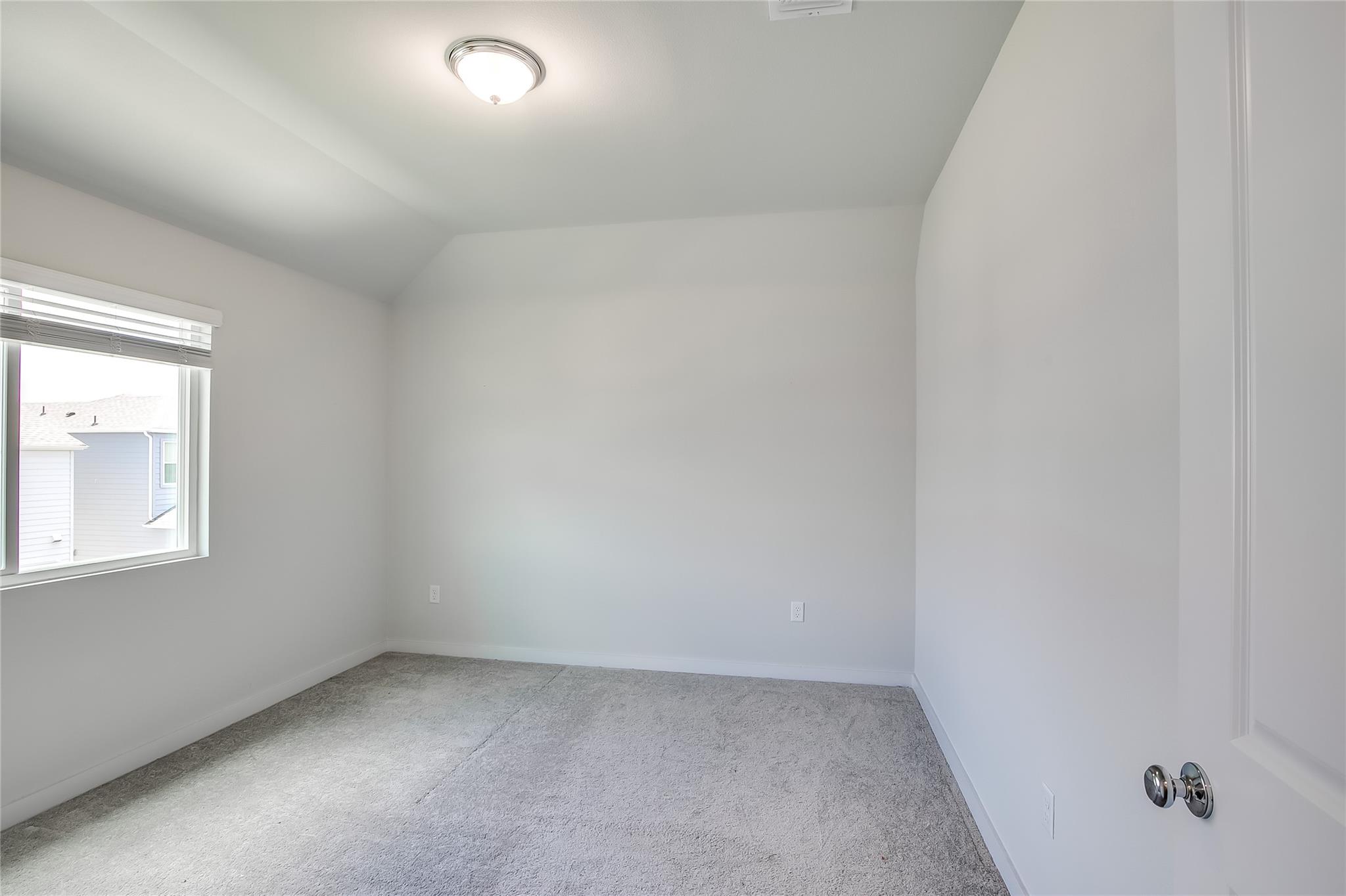15107 Forum Ave Property Photo 16