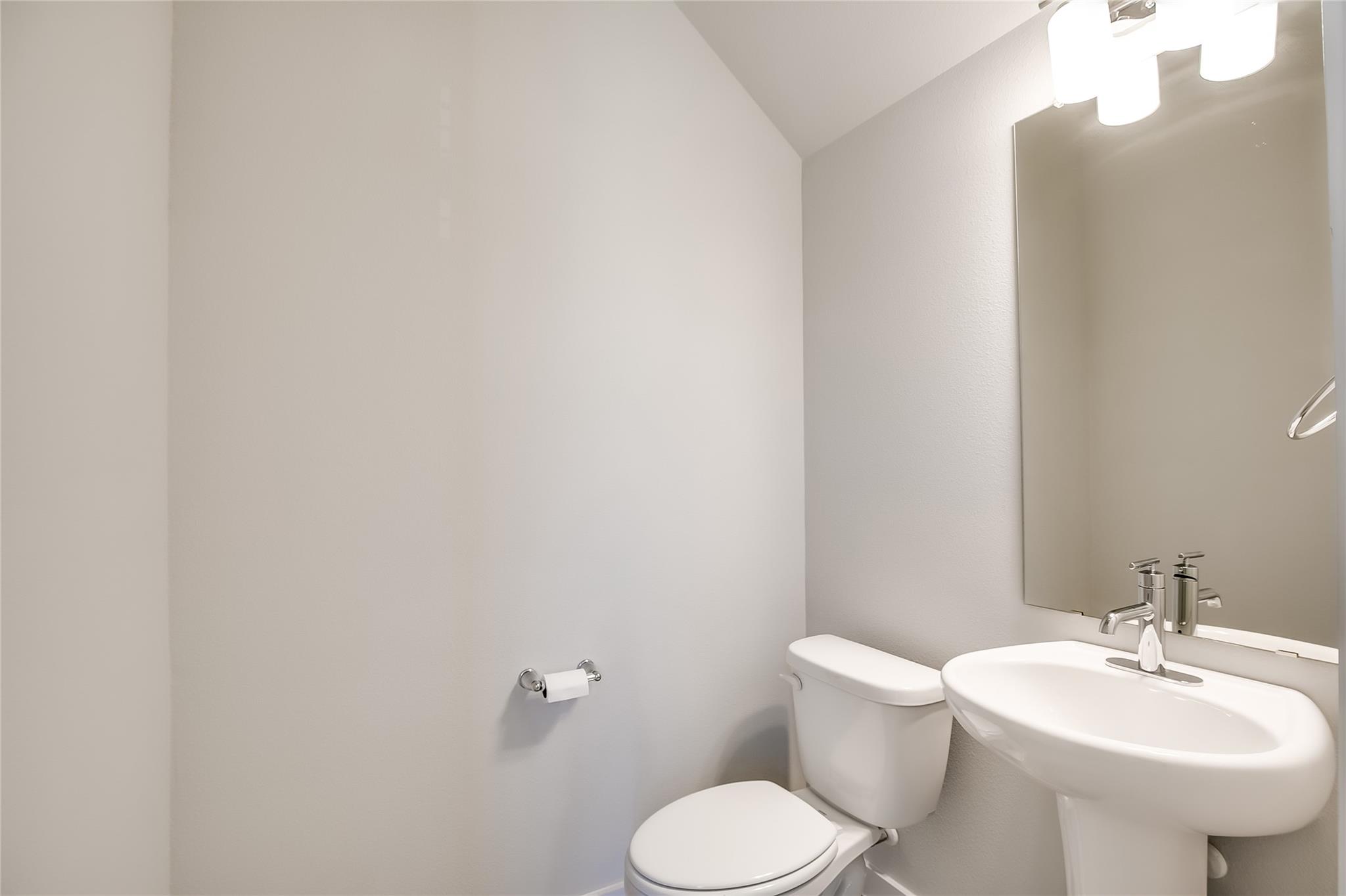 15107 Forum Ave Property Photo 18