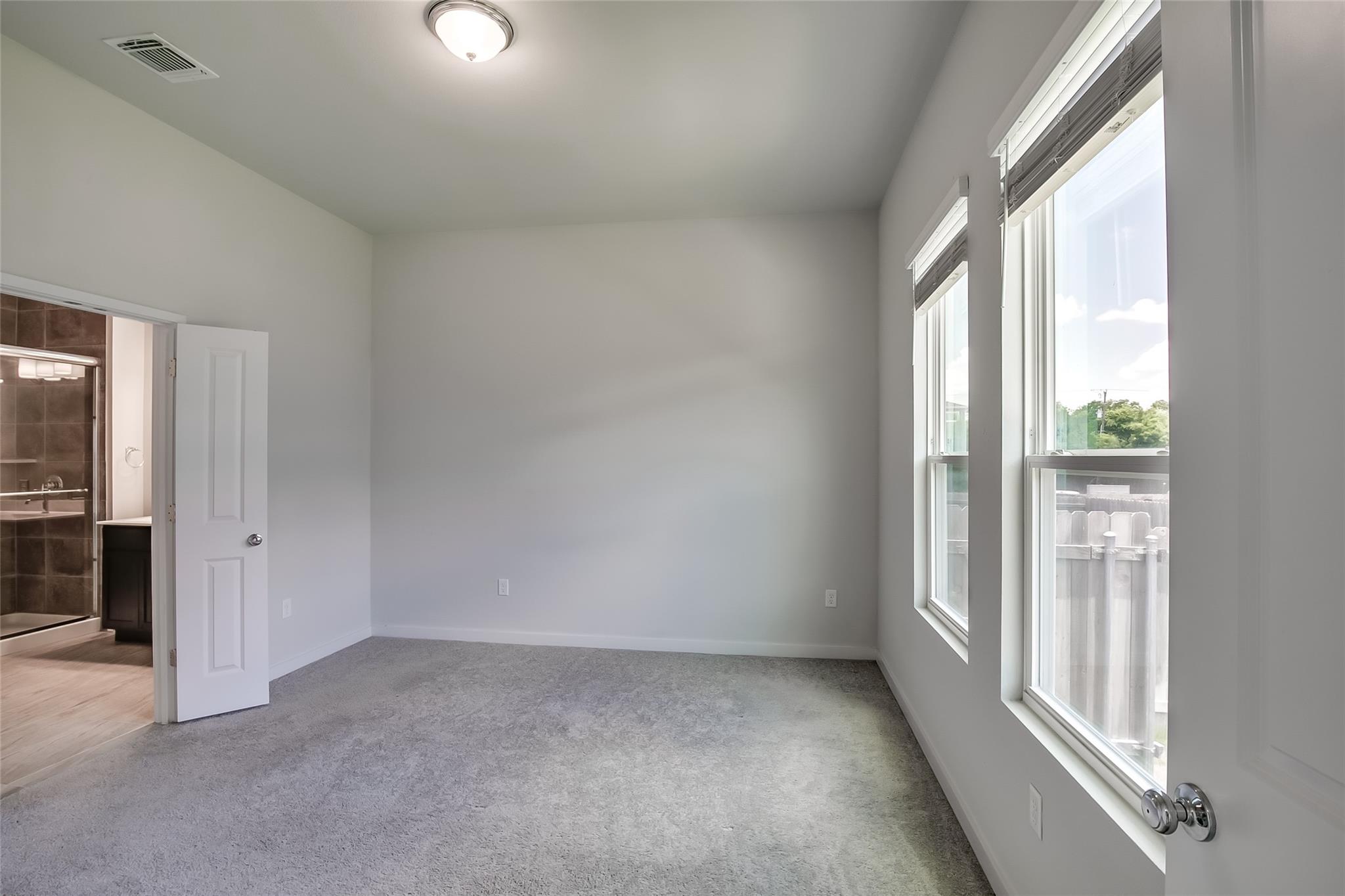 15107 Forum Ave Property Photo 19