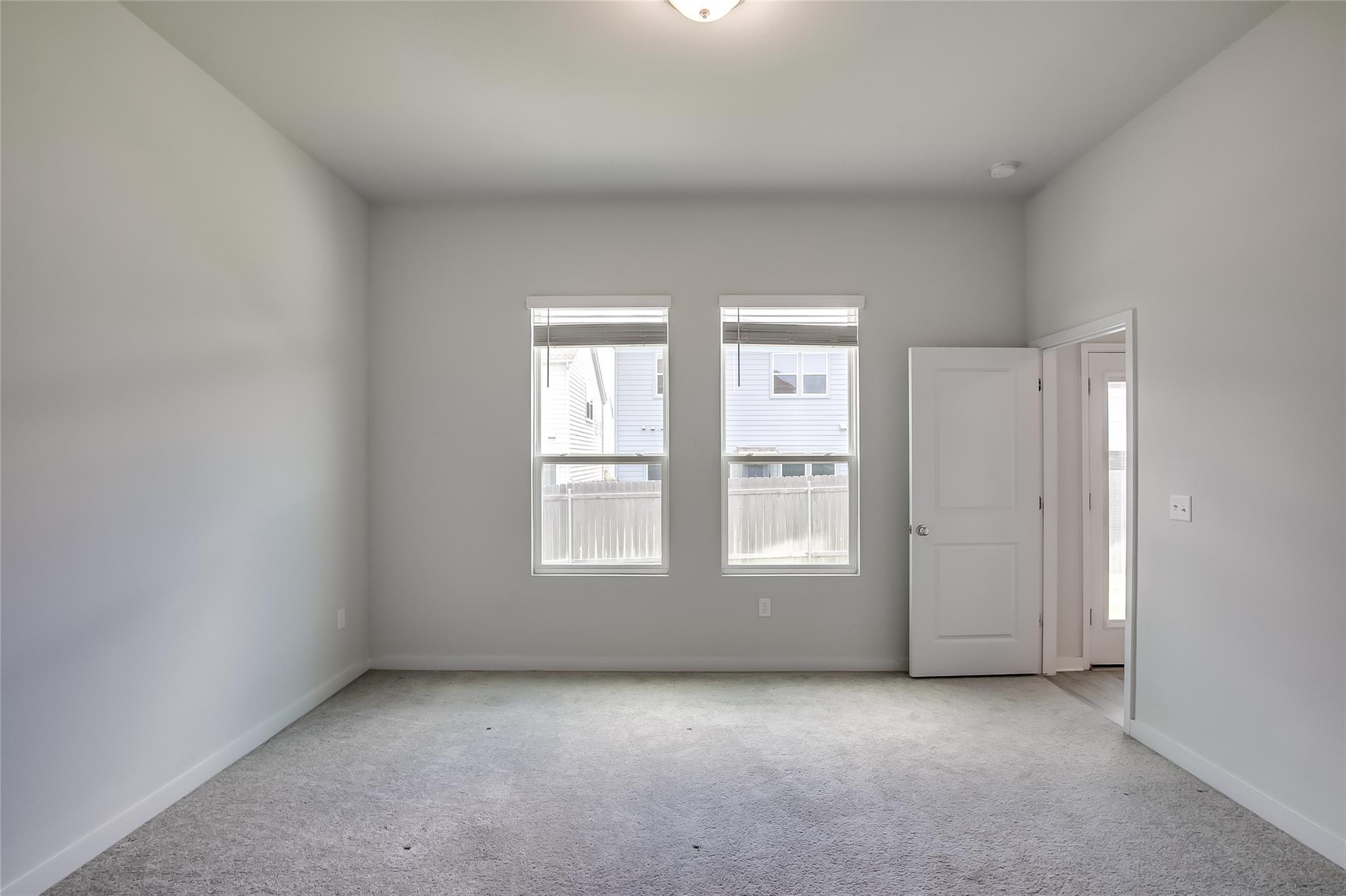 15107 Forum Ave Property Photo 20