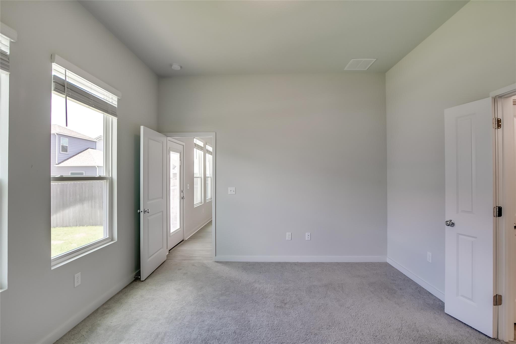 15107 Forum Ave Property Photo 21
