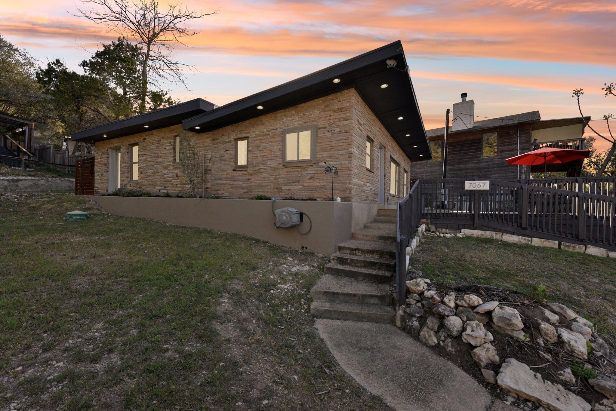 7067 Comanche Trl Property Photo 1