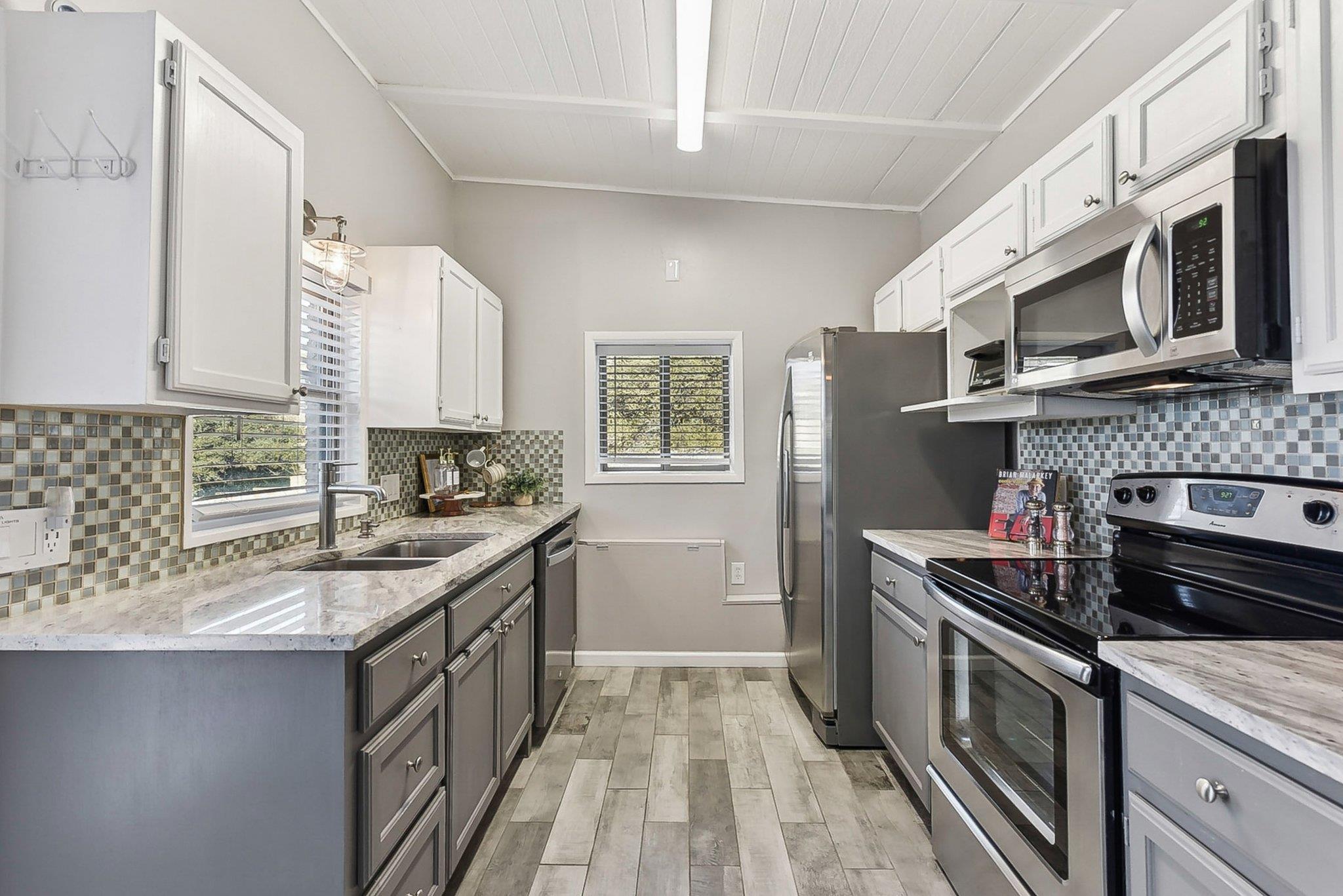 7067 Comanche Trl Property Photo 6