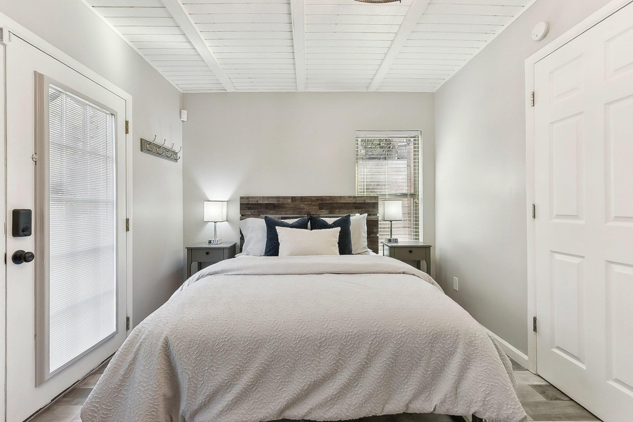 7067 Comanche Trl Property Photo 7