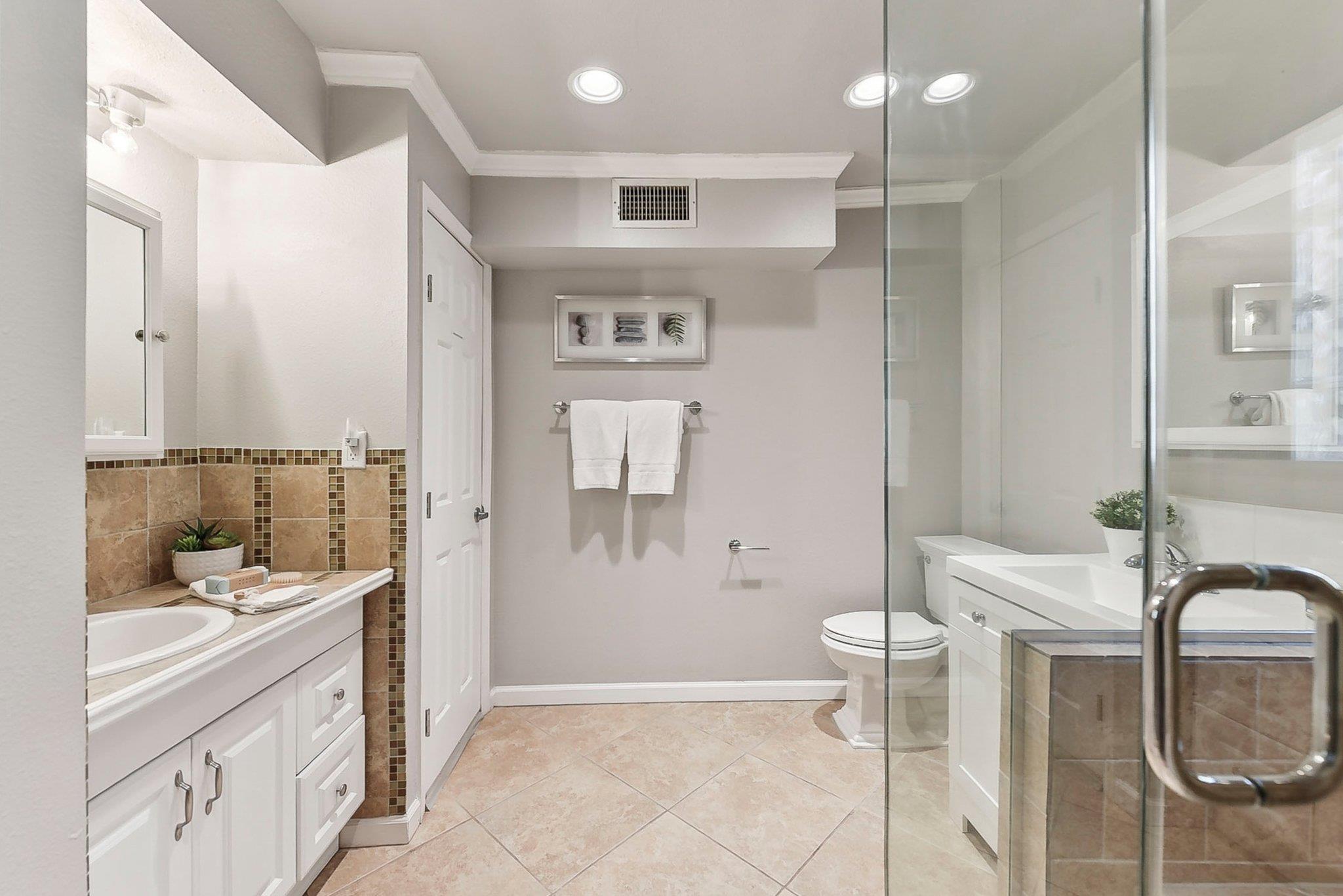 7067 Comanche Trl Property Photo 8