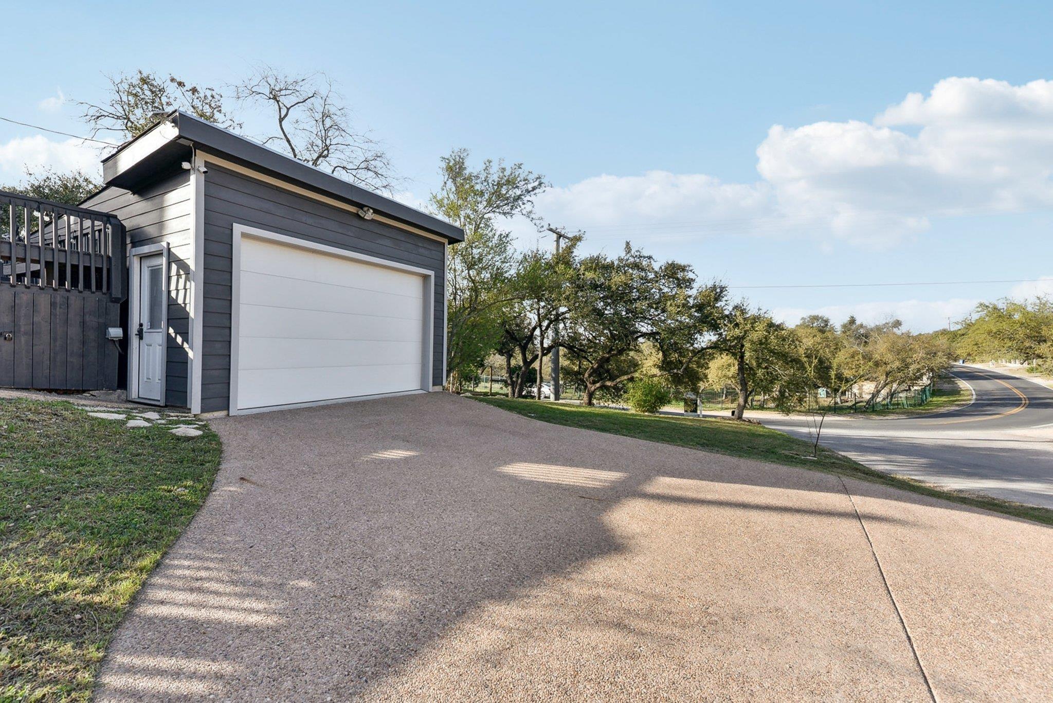 7067 Comanche Trl Property Photo 18